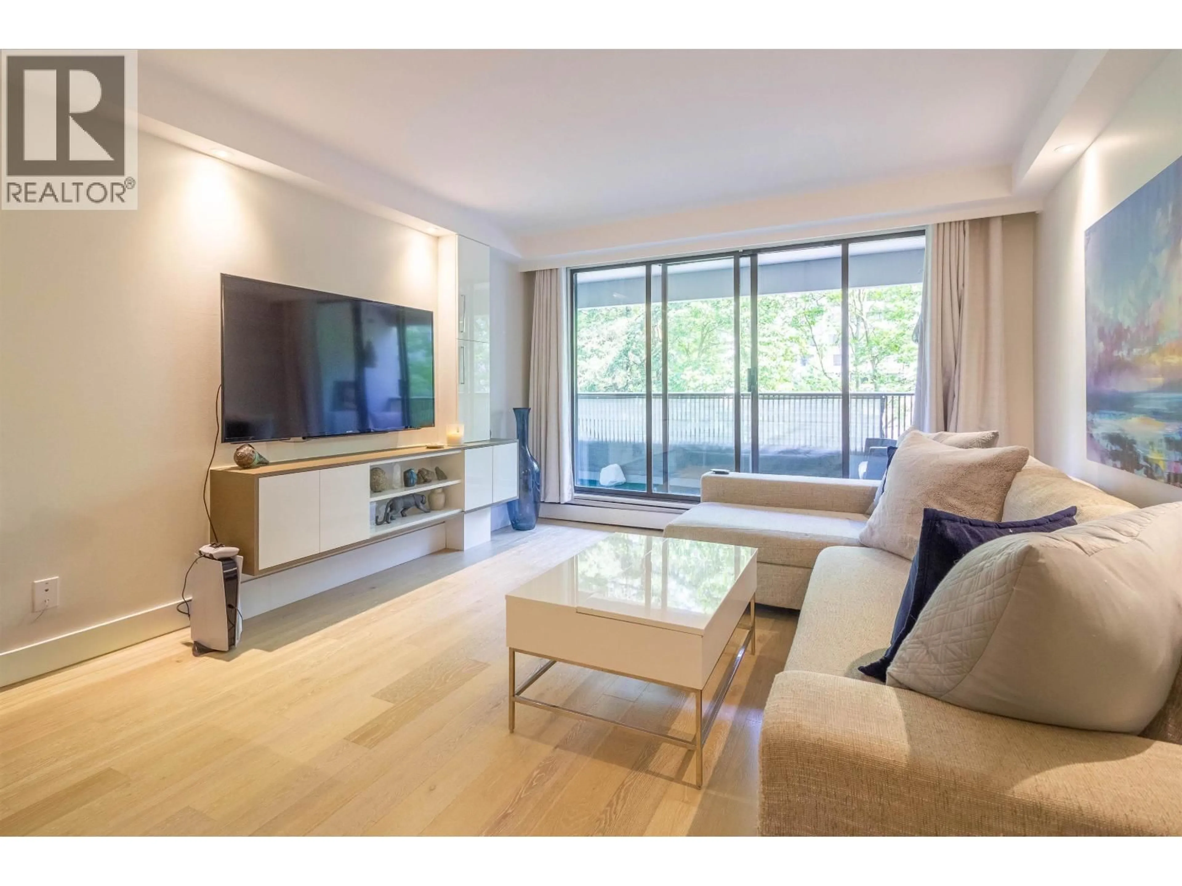 Living room with furniture, unknown for 402 - 4134 MAYWOOD STREET, Burnaby British Columbia V5H4C9