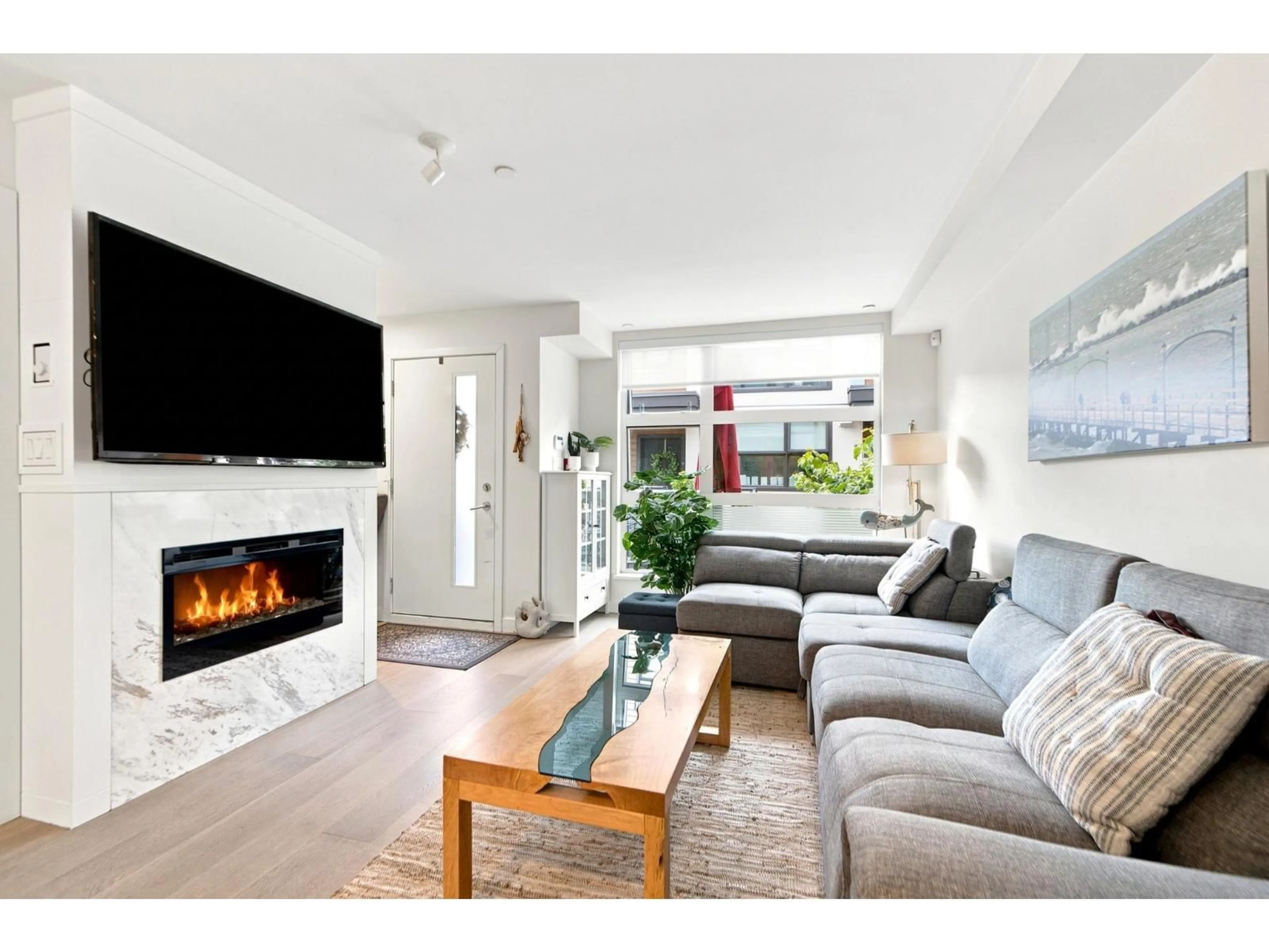 Living room with furniture, unknown for 6 - 14820 BUENA VISTA AVENUE, White Rock British Columbia V4B0B3