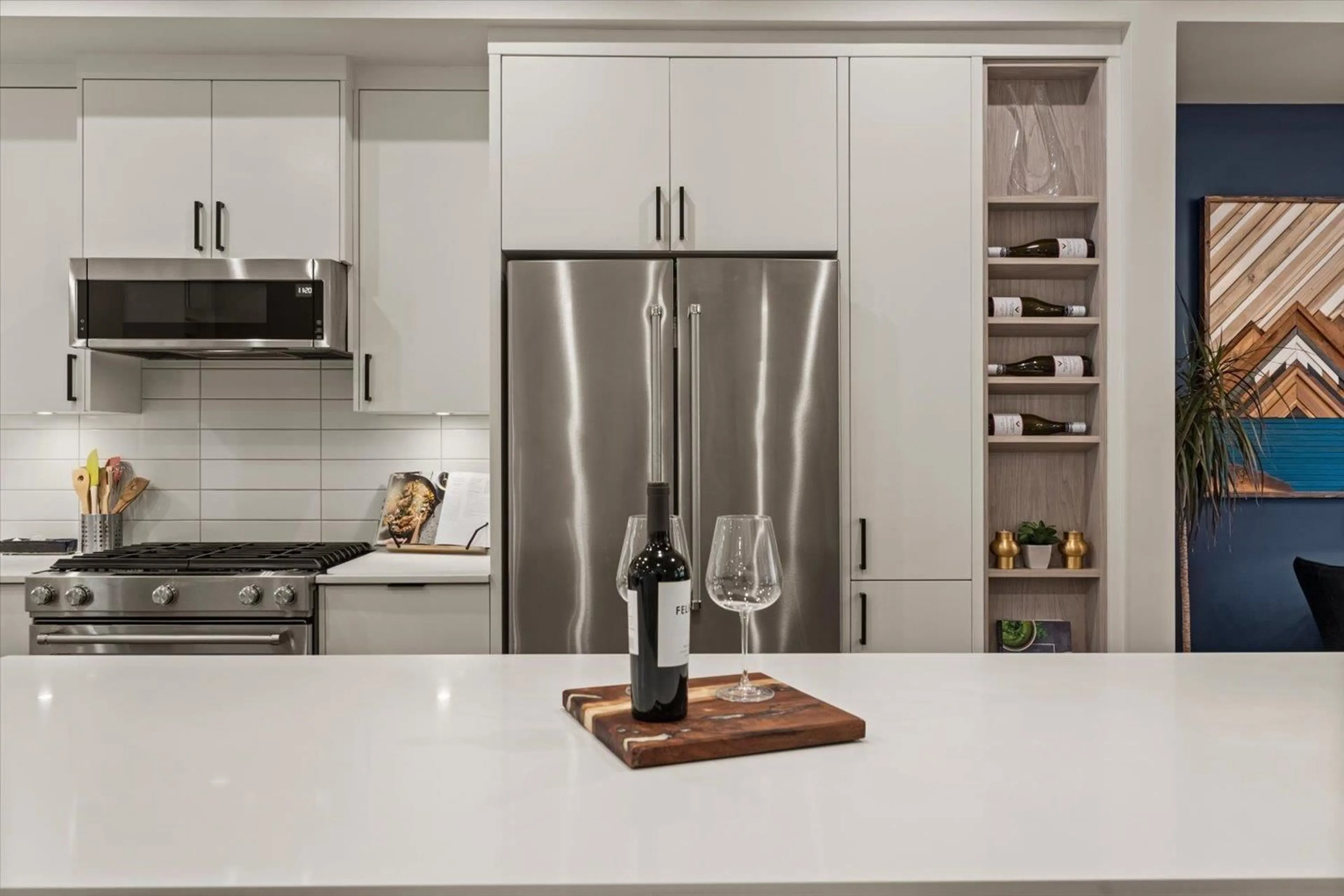 Contemporary kitchen, ceramic/tile floor for 35 - 45500 CAMPUS DRIVE, Chilliwack British Columbia V2R6E9