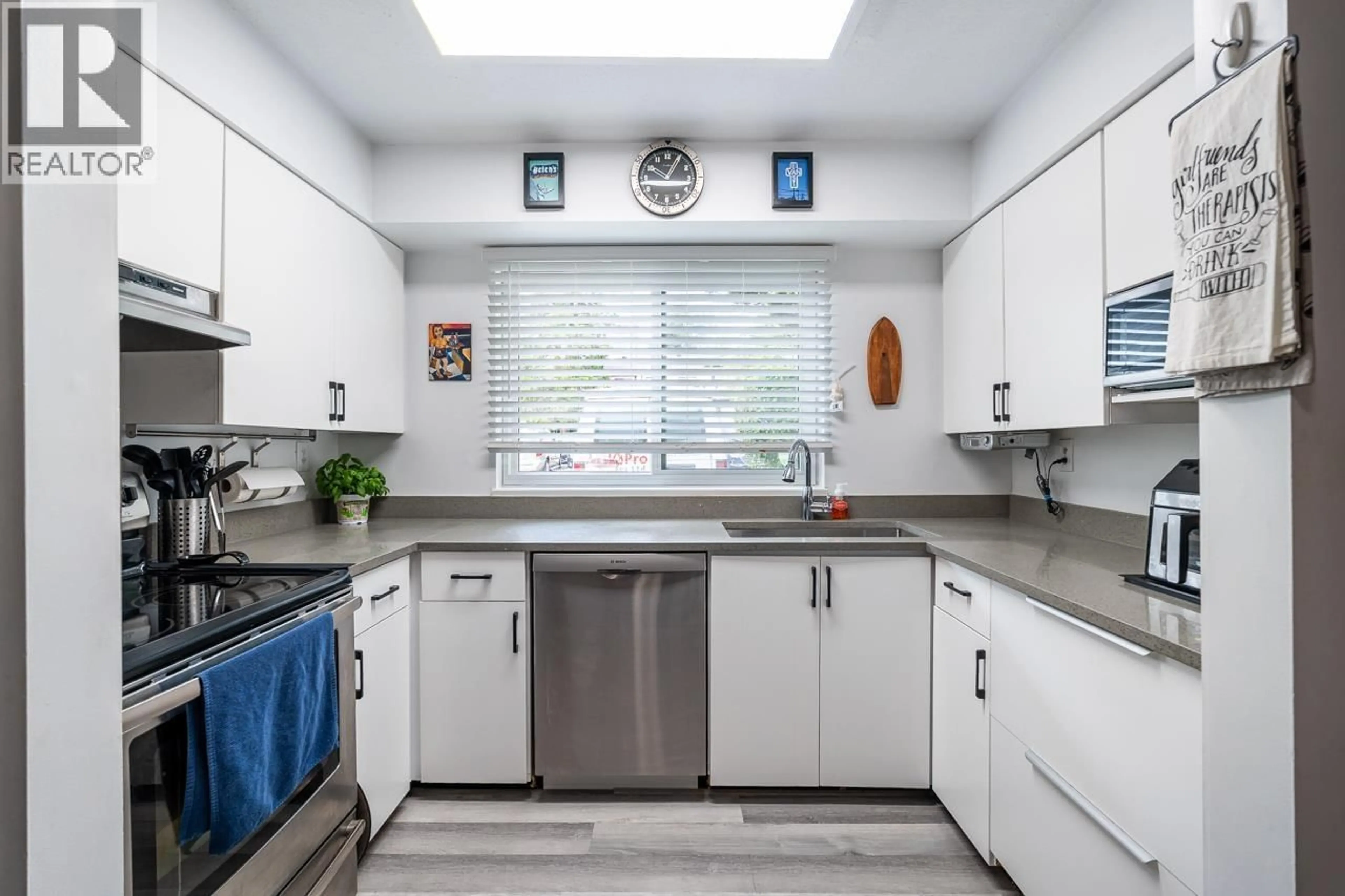 Contemporary kitchen, ceramic/tile floor for 119 - 511 GATENSBURY STREET, Coquitlam British Columbia V3J5E7