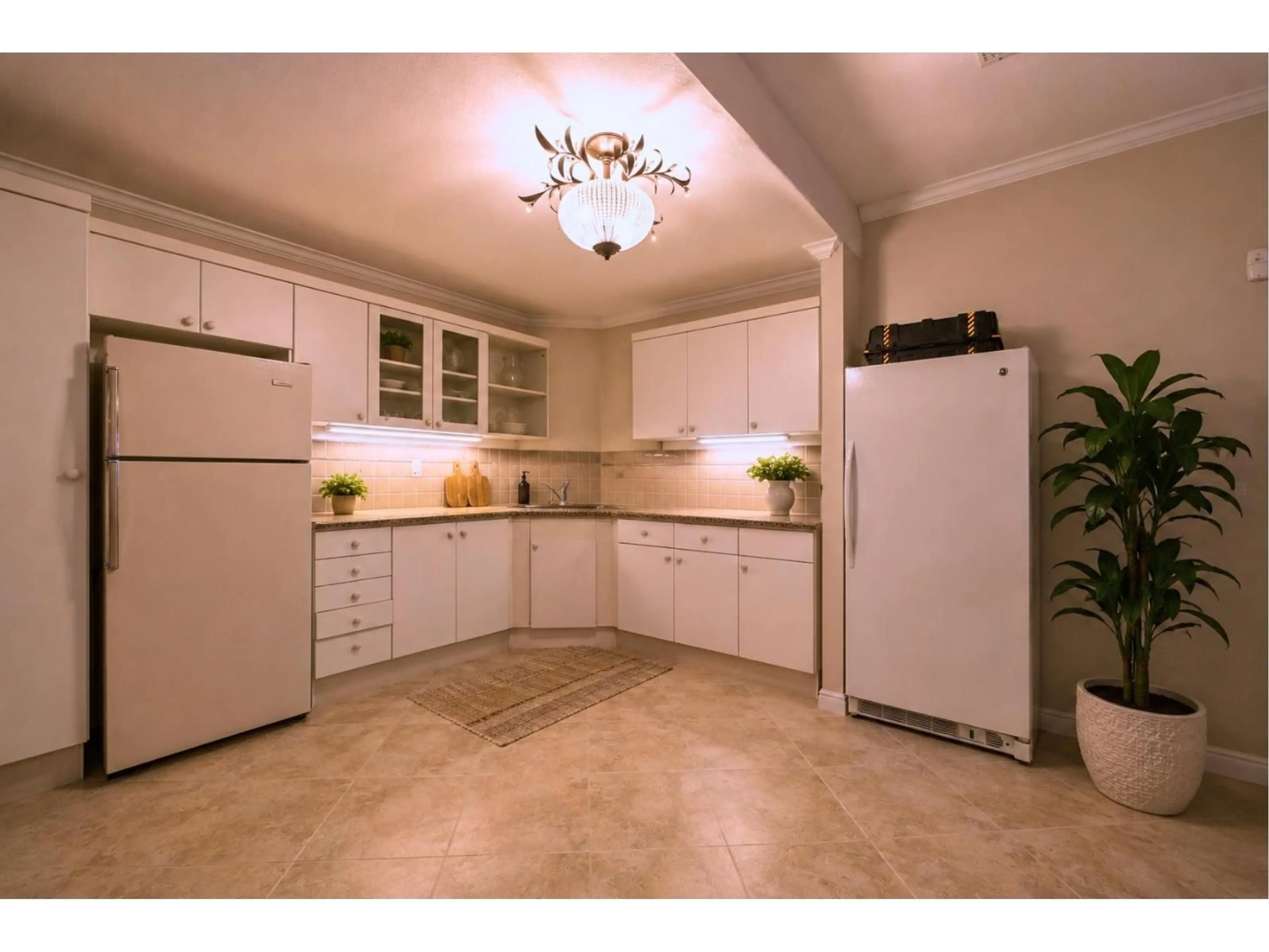 Standard kitchen, ceramic/tile floor for 2247 MOUNTAIN DRIVE, Abbotsford British Columbia V3G1E4