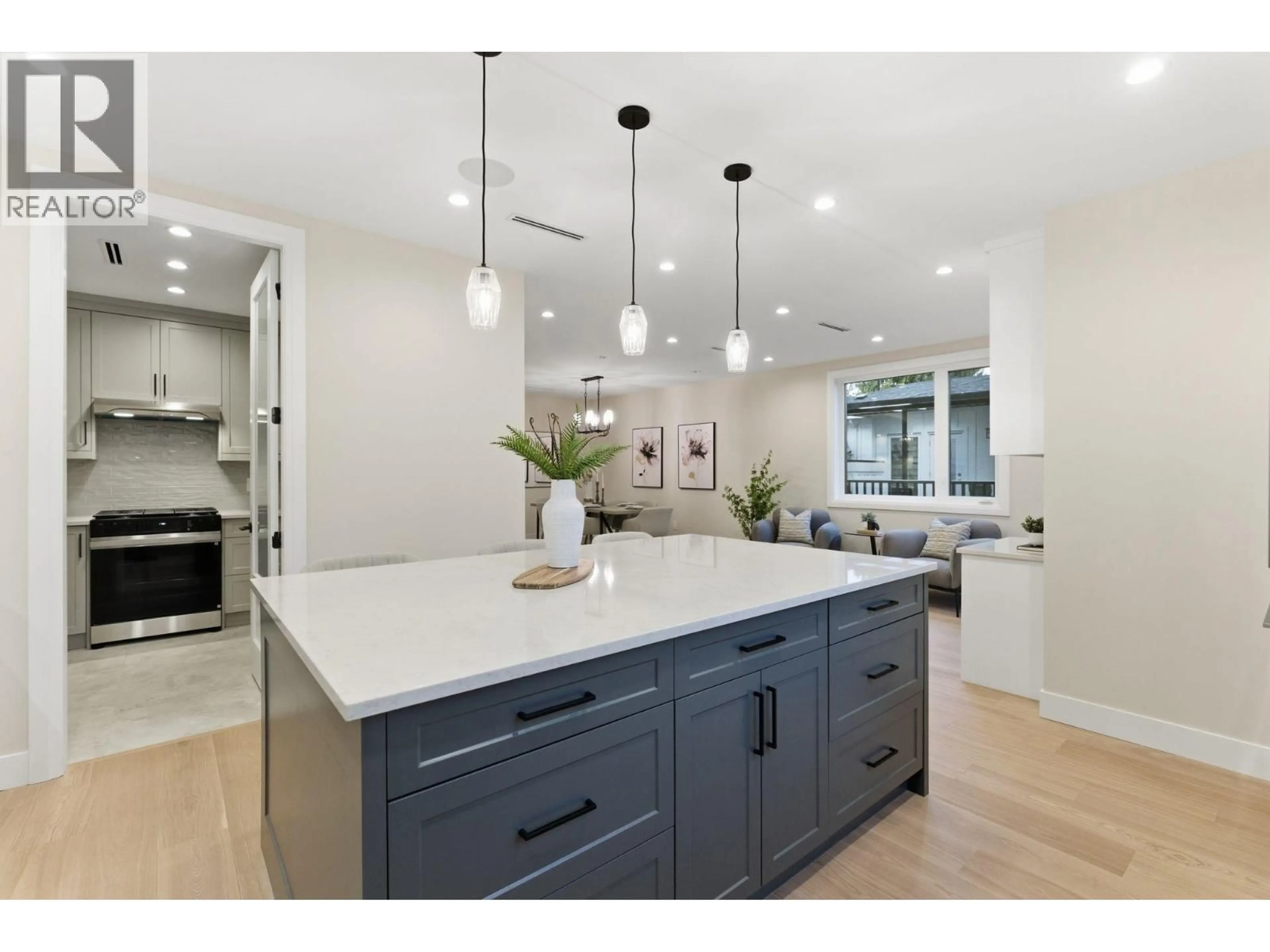 Open concept kitchen, unknown for 2 - 8408 17TH AVENUE, Burnaby British Columbia V3N1N2