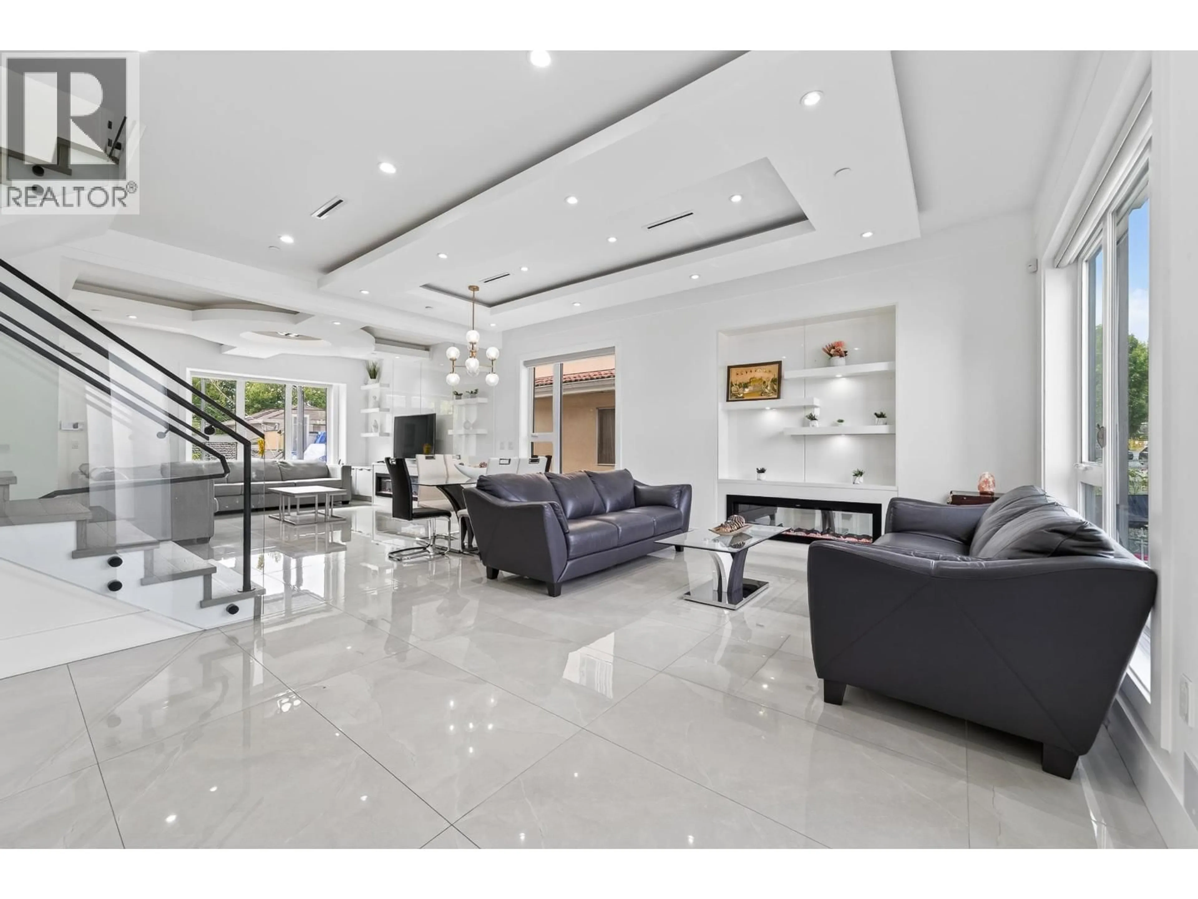 Lobby for 5835 CLARENDON STREET, Vancouver British Columbia V5R3K4