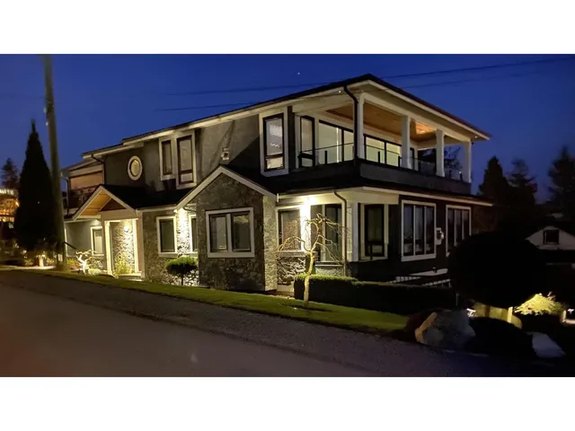932 ASH STREET, White Rock 2