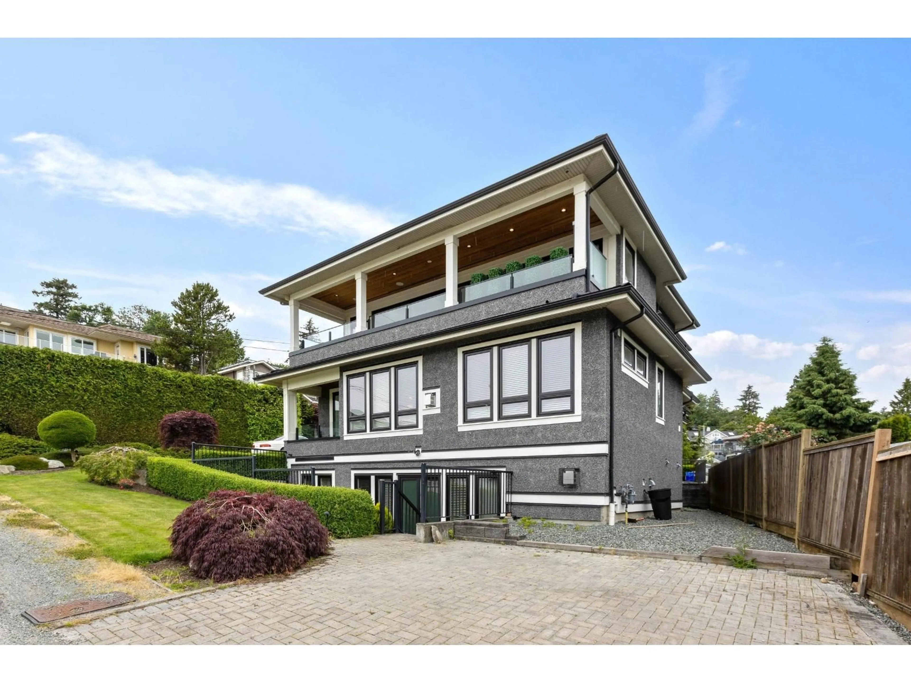 Home with vinyl exterior material, unknown for 932 ASH STREET, White Rock British Columbia V4B4K1