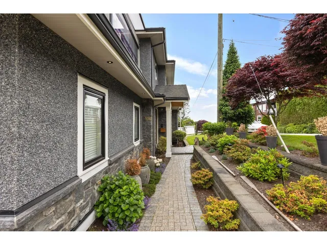 932 ASH STREET, White Rock 5