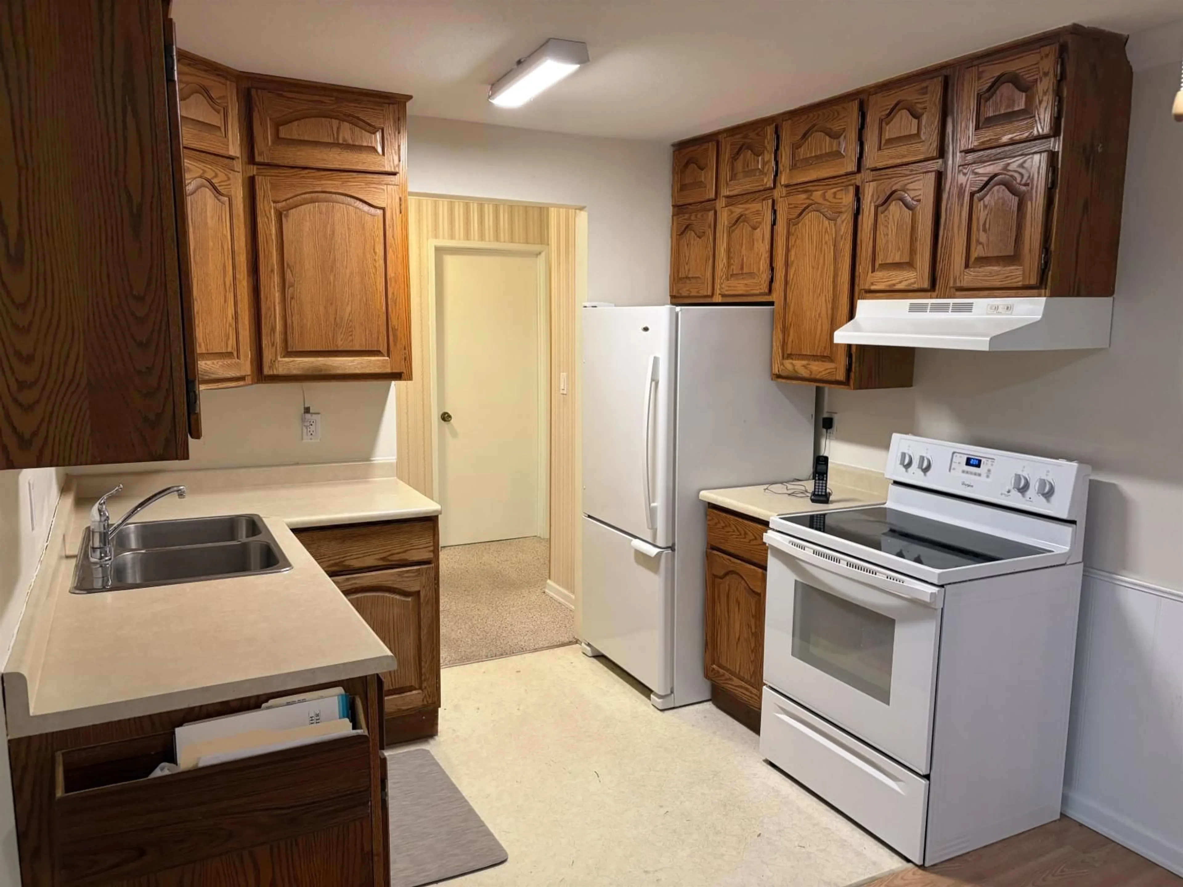 Standard kitchen, unknown for 105 - 9175 MARY STREET, Chilliwack British Columbia V2P4H7