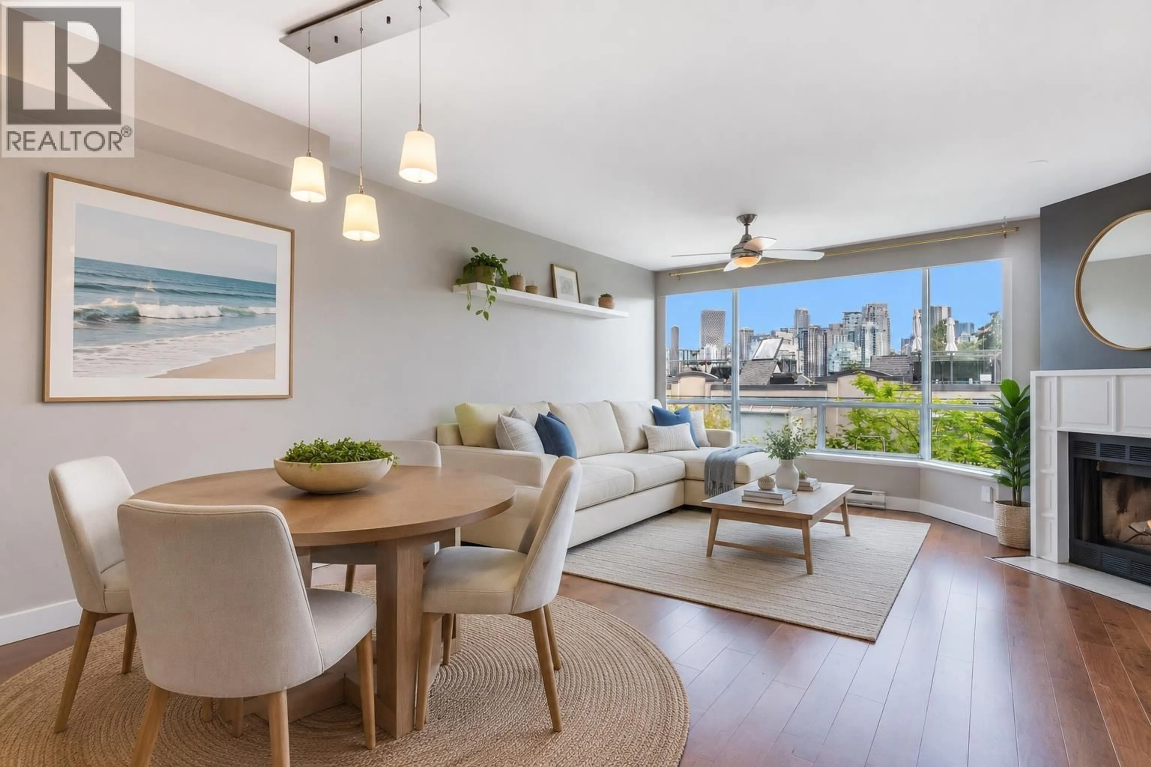 Living room with furniture, wood/laminate floor for 14 - 939 7TH AVENUE, Vancouver British Columbia V5Z1C4