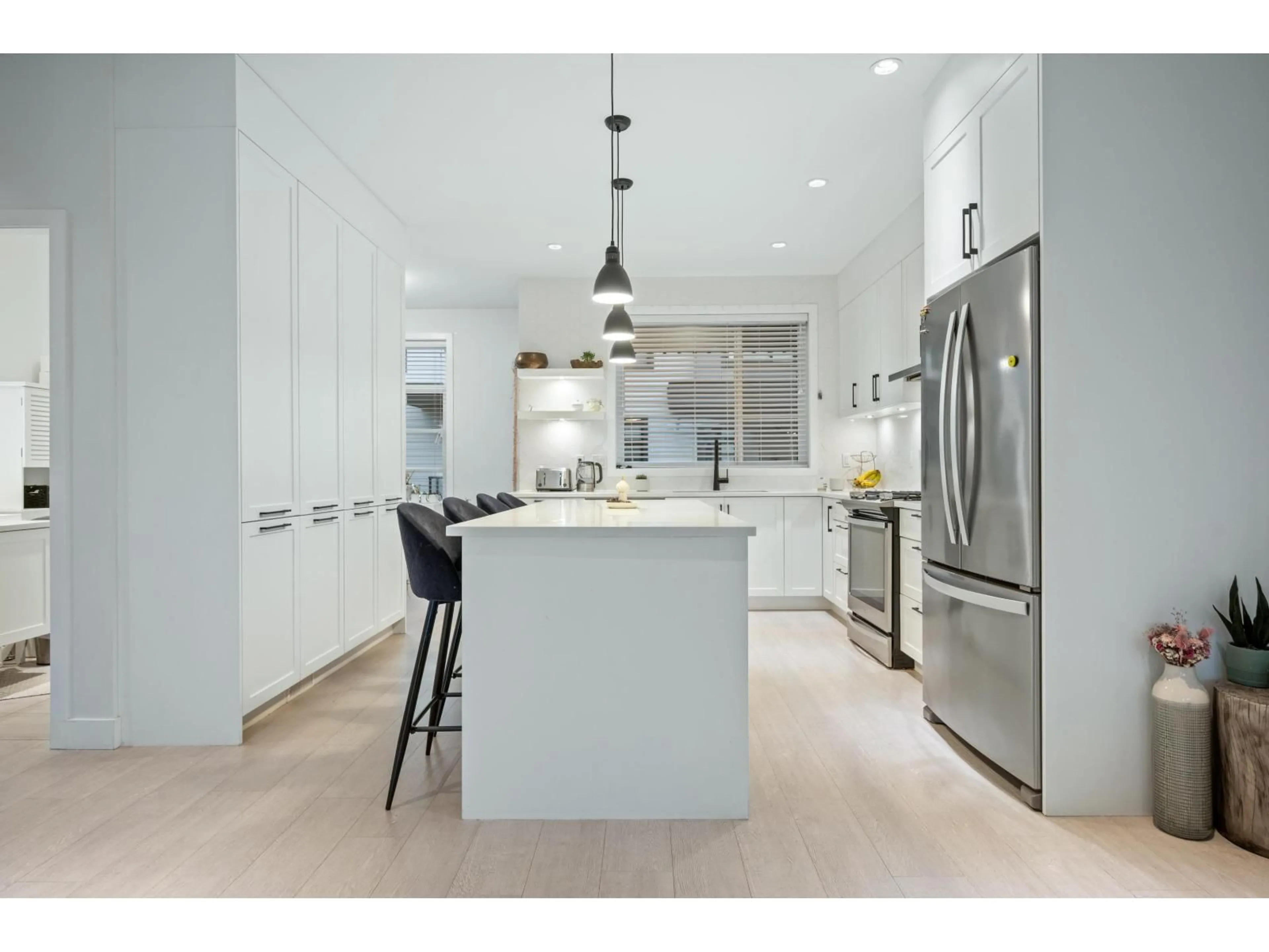 Contemporary kitchen, unknown for 33 - 7127 193A STREET, Surrey British Columbia V4N6V9