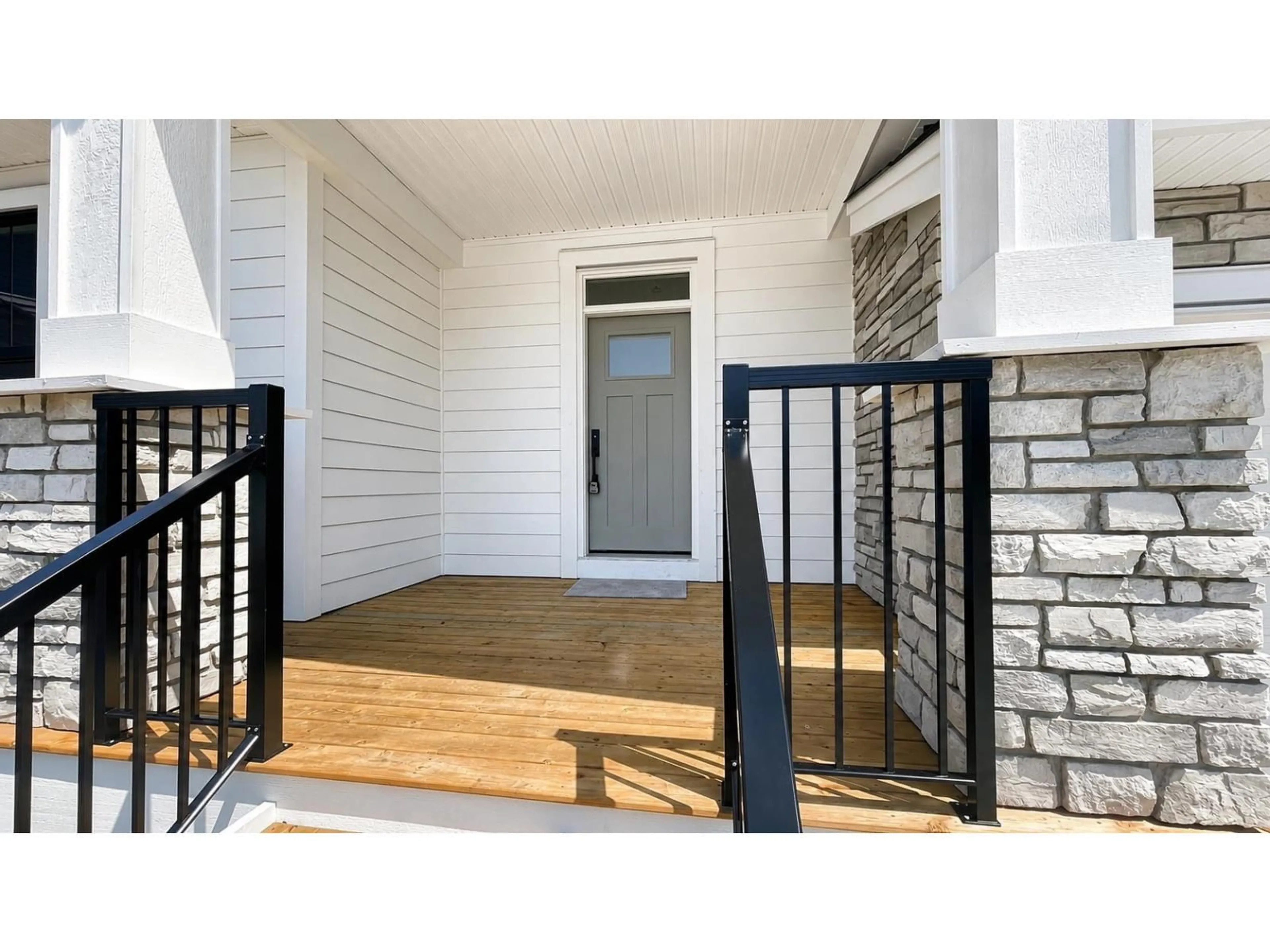 Indoor entryway for 2013 SPARROW HAWK PLACE, Agassiz British Columbia V0M1A1