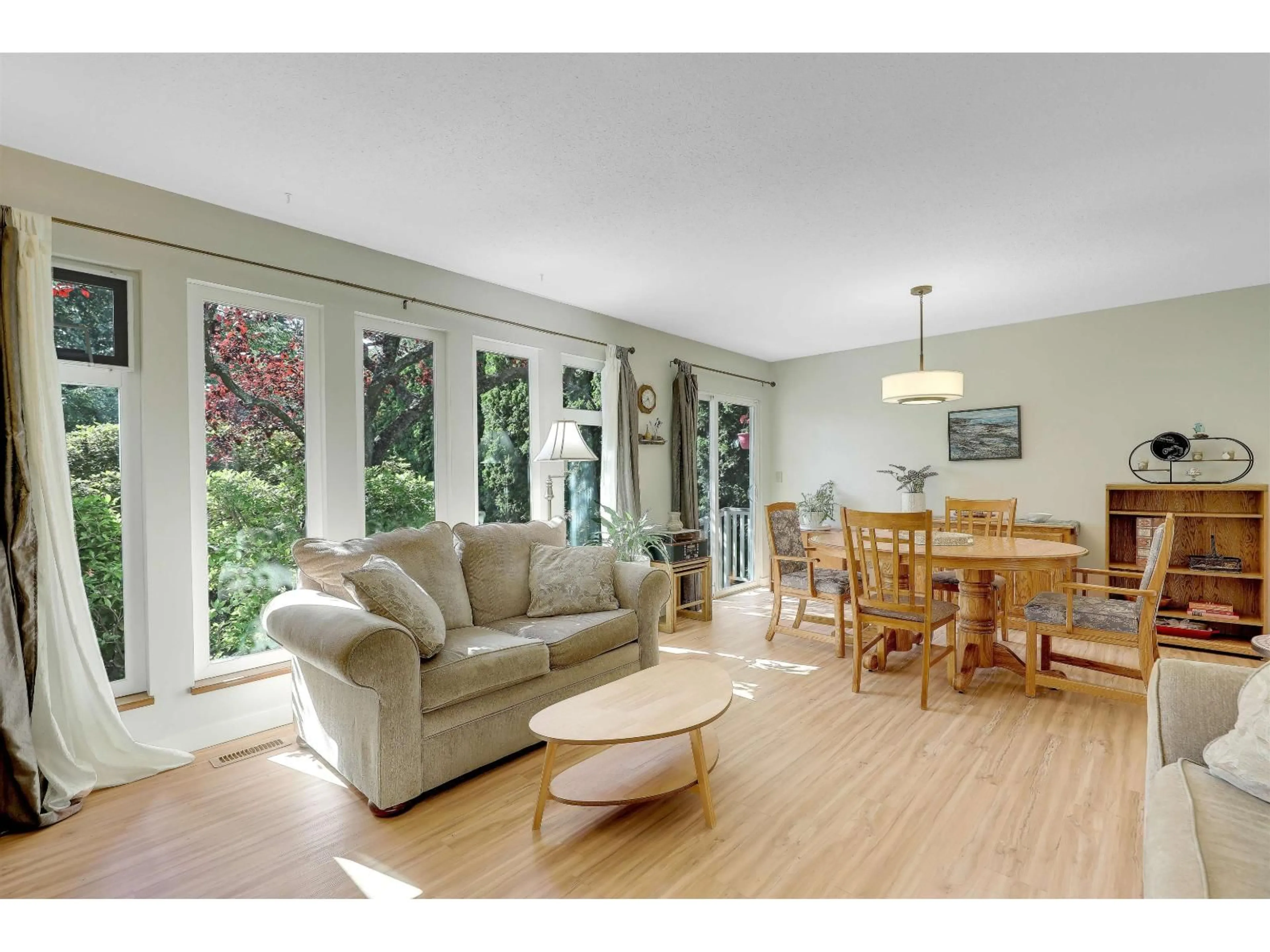 Living room with furniture, wood/laminate floor for 1854 129 STREET, Surrey British Columbia V4A7V2