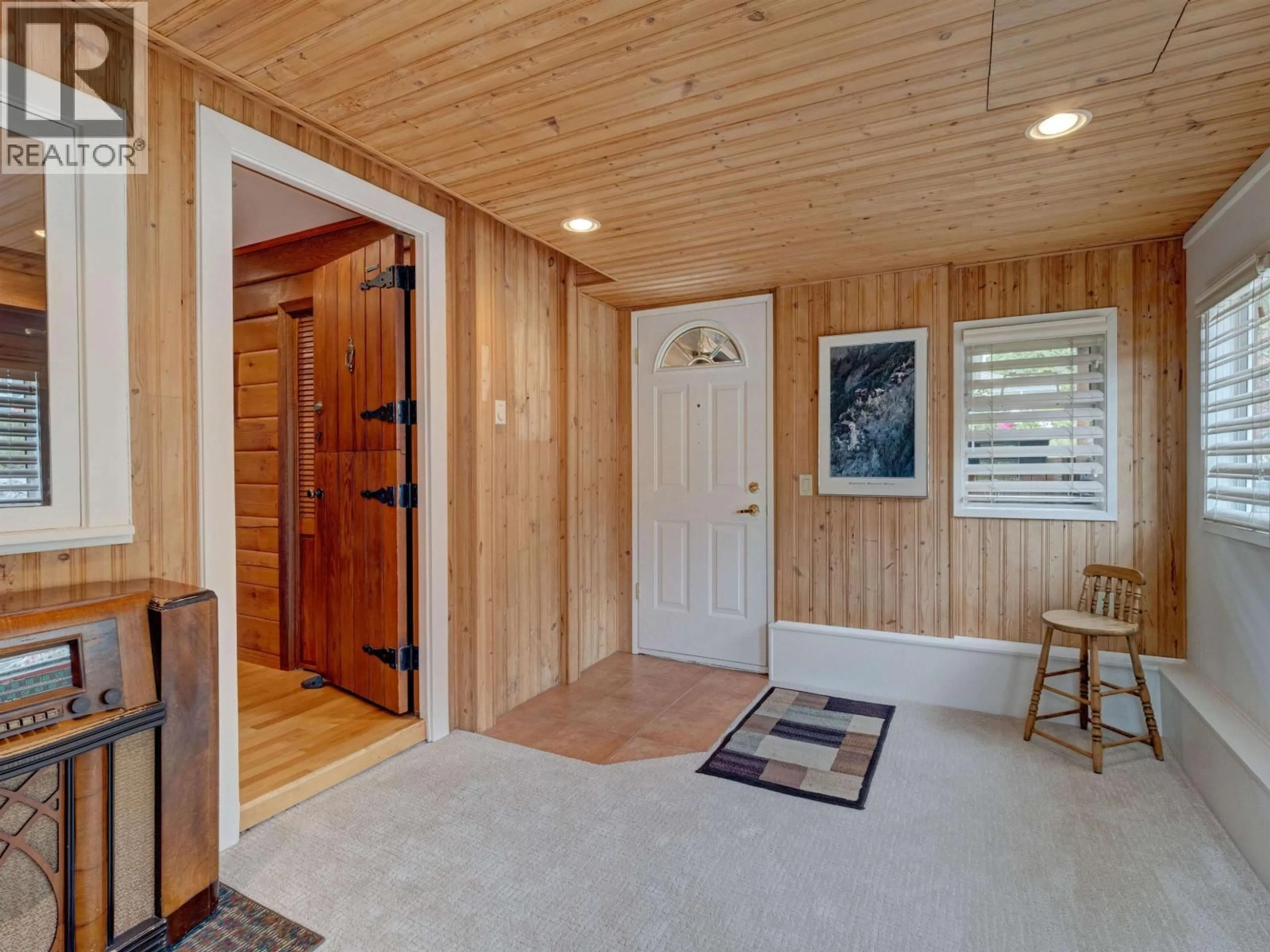Indoor entryway for 4717 LAUREL AVENUE, Sechelt British Columbia V7Z0E7