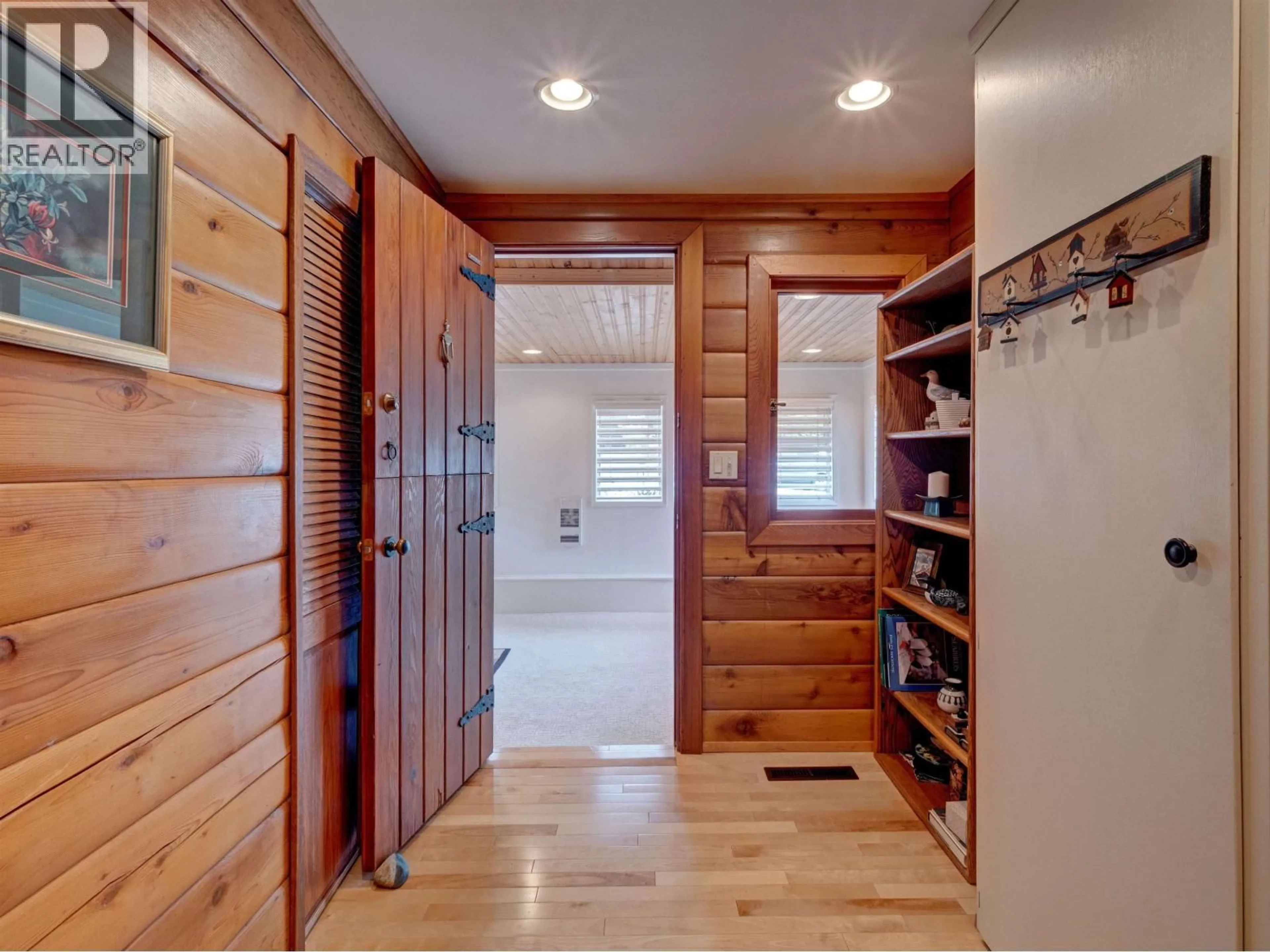 Indoor entryway for 4717 LAUREL AVENUE, Sechelt British Columbia V7Z0E7