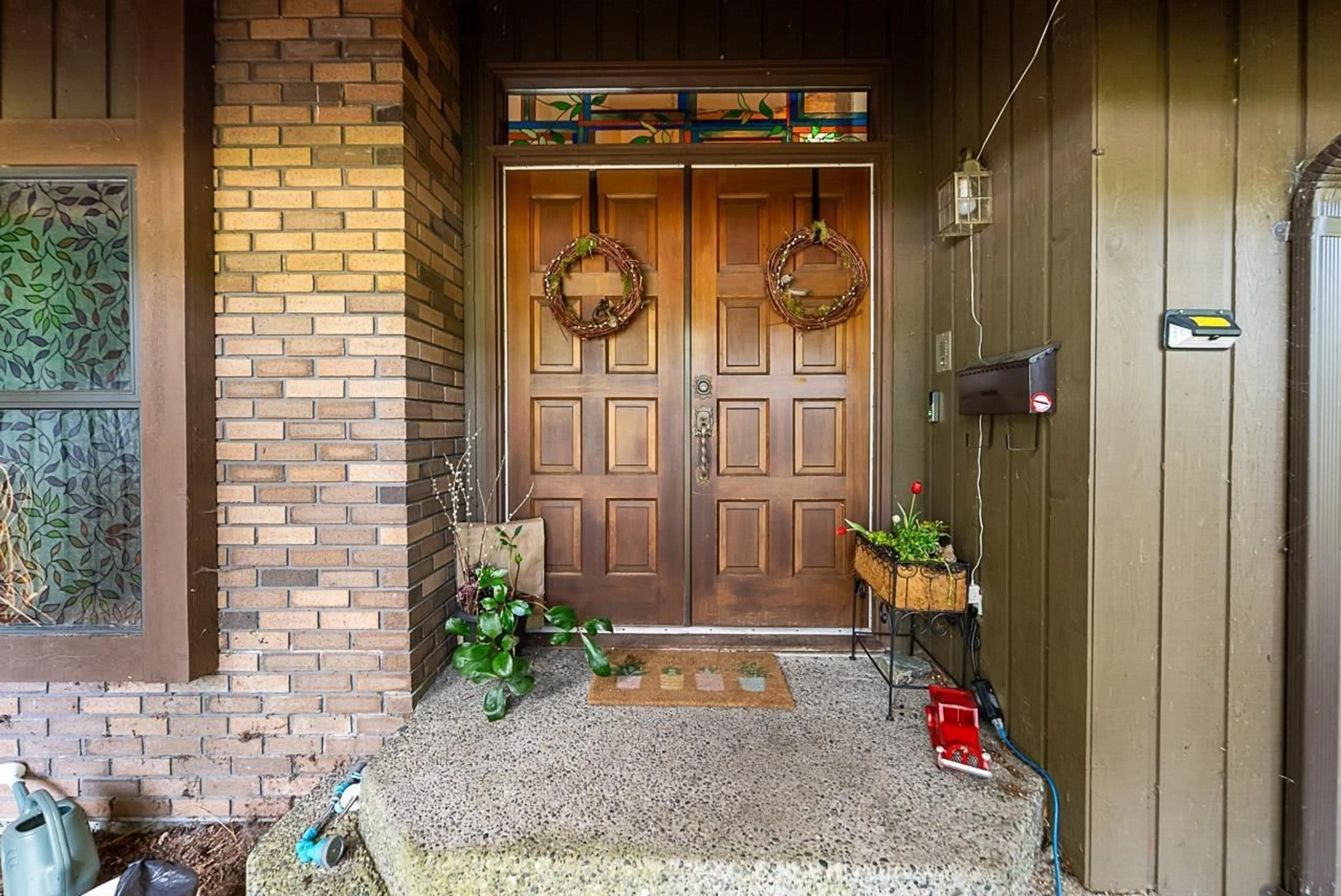 Indoor entryway for 1768 AMBLE GREENE DRIVE, Surrey British Columbia V4A6P4