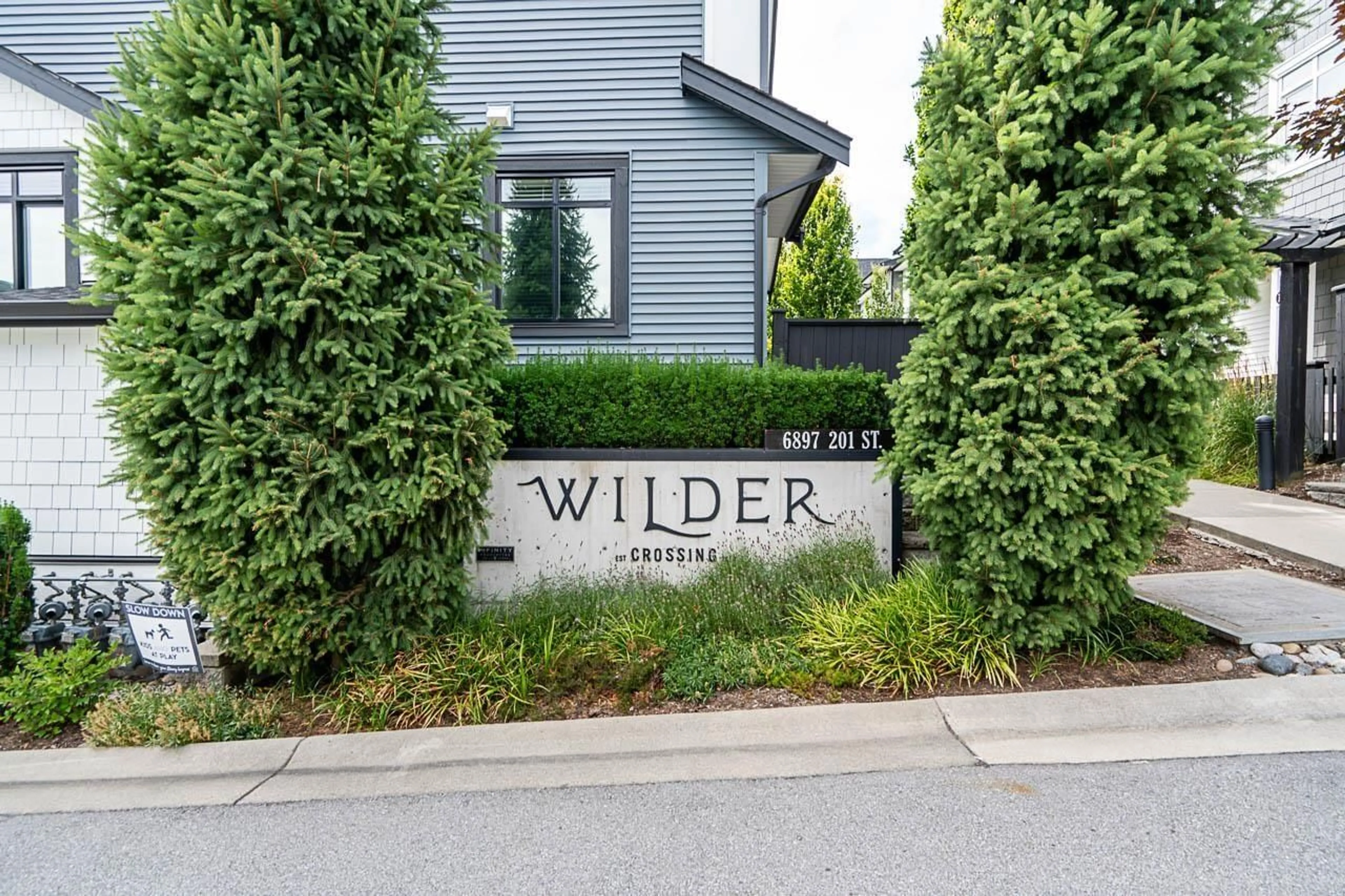 Indoor foyer for 21 - 6897 201 STREET, Langley British Columbia V2Y0Z3