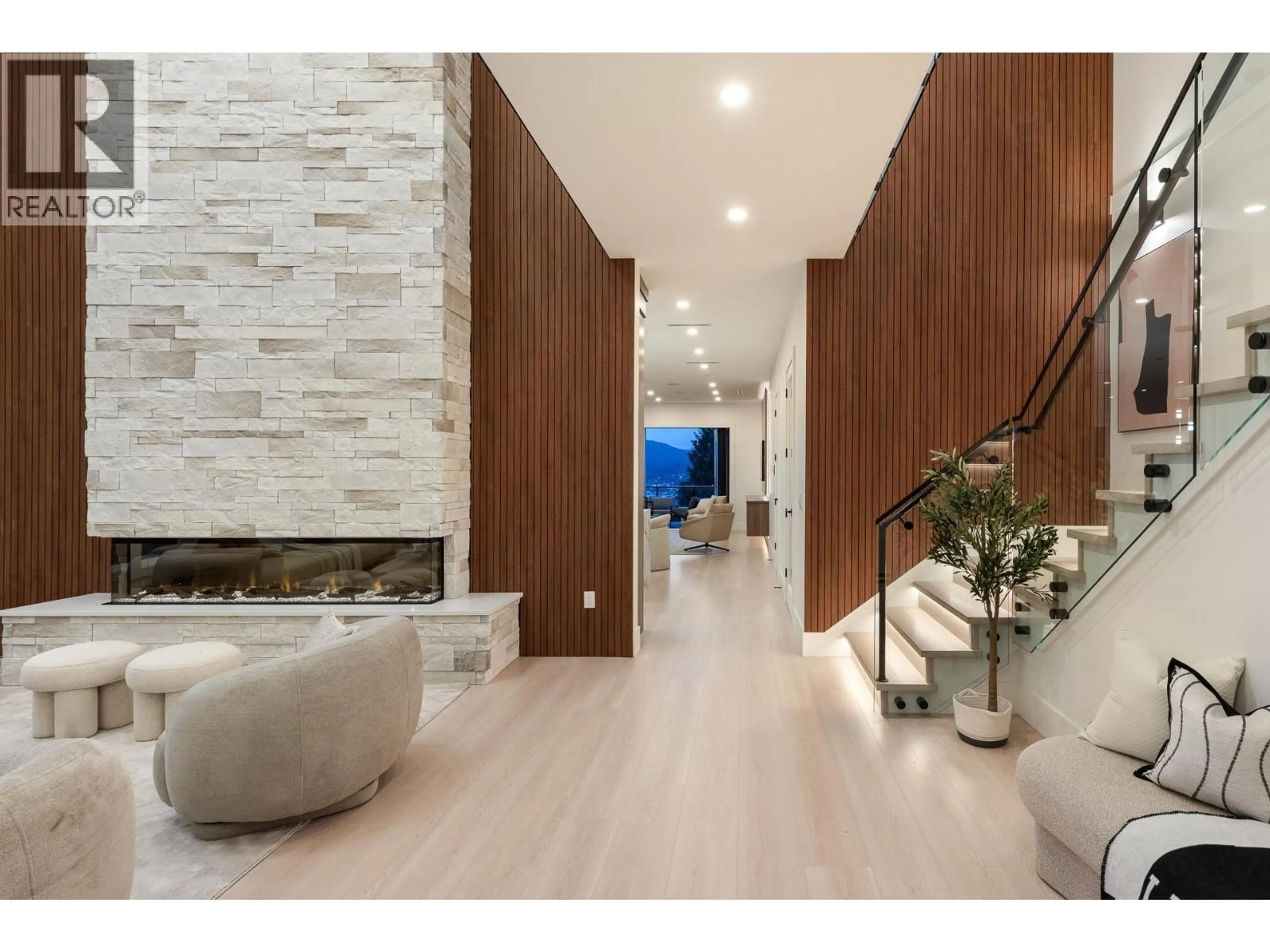 Indoor entryway for 1034 GATENSBURY ROAD, Port Moody British Columbia V3H2P2