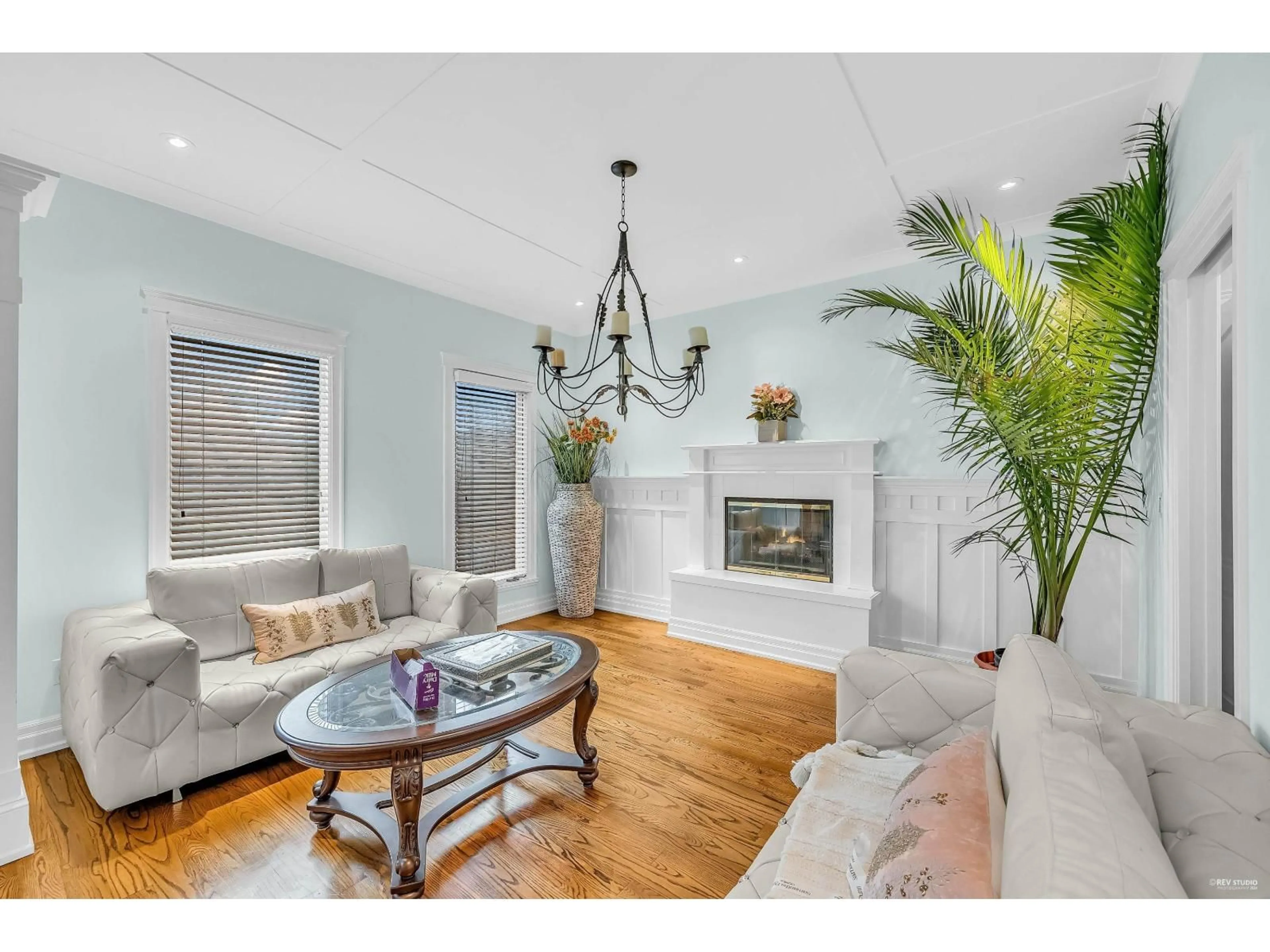 Living room with furniture, wood/laminate floor for 13371 21A AVENUE, Surrey British Columbia V4A9N1