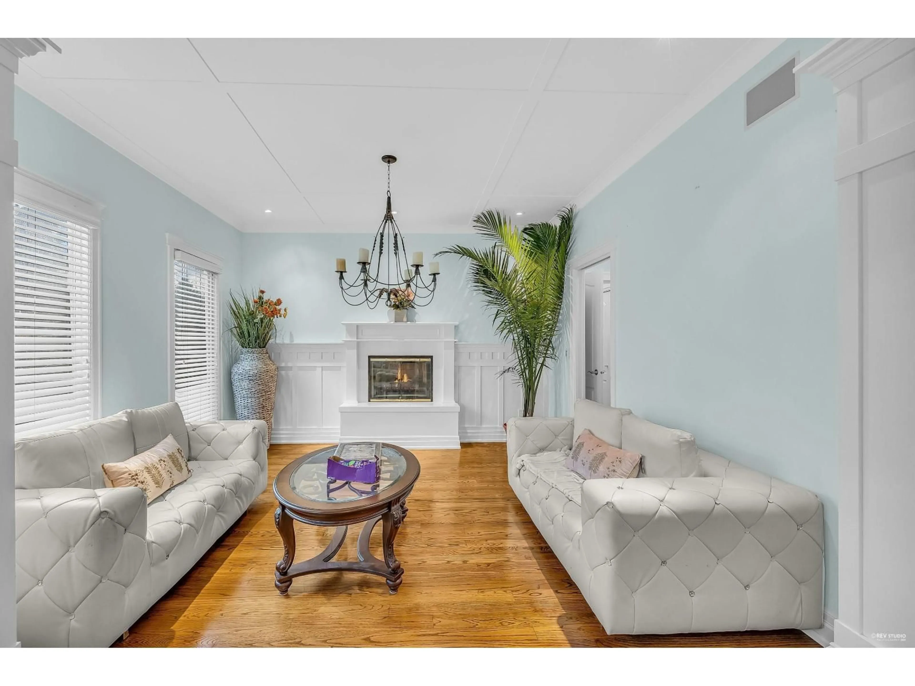 Living room with furniture, unknown for 13371 21A AVENUE, Surrey British Columbia V4A9N1