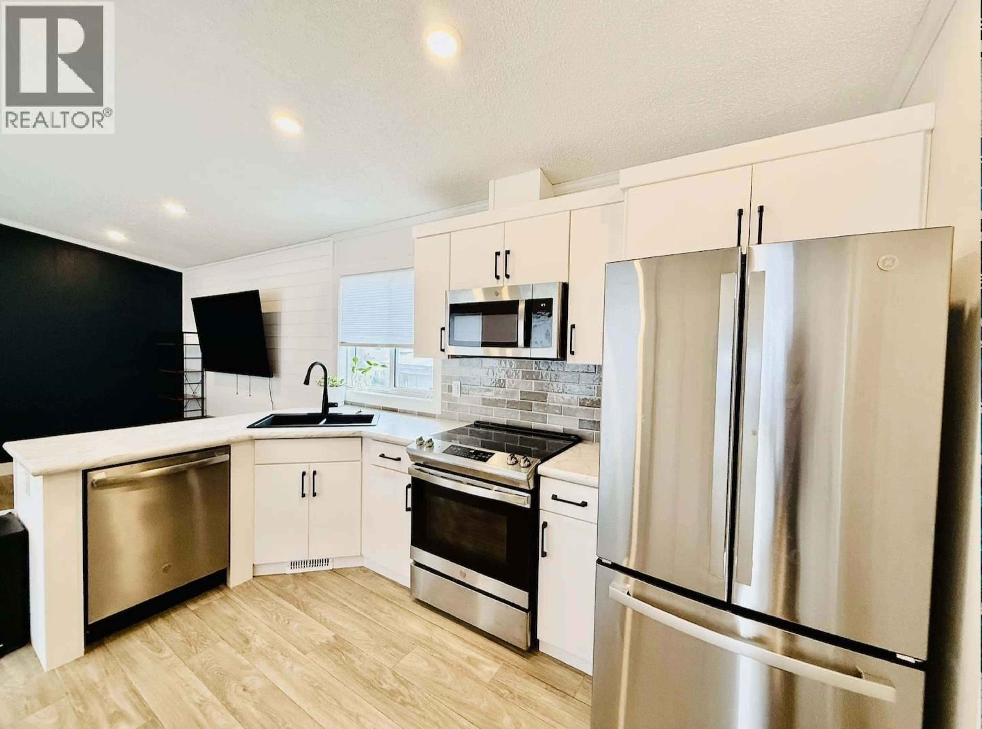 Open concept kitchen, unknown for 89 - 95 LAIDLAW ROAD, Smithers British Columbia V0J2N6