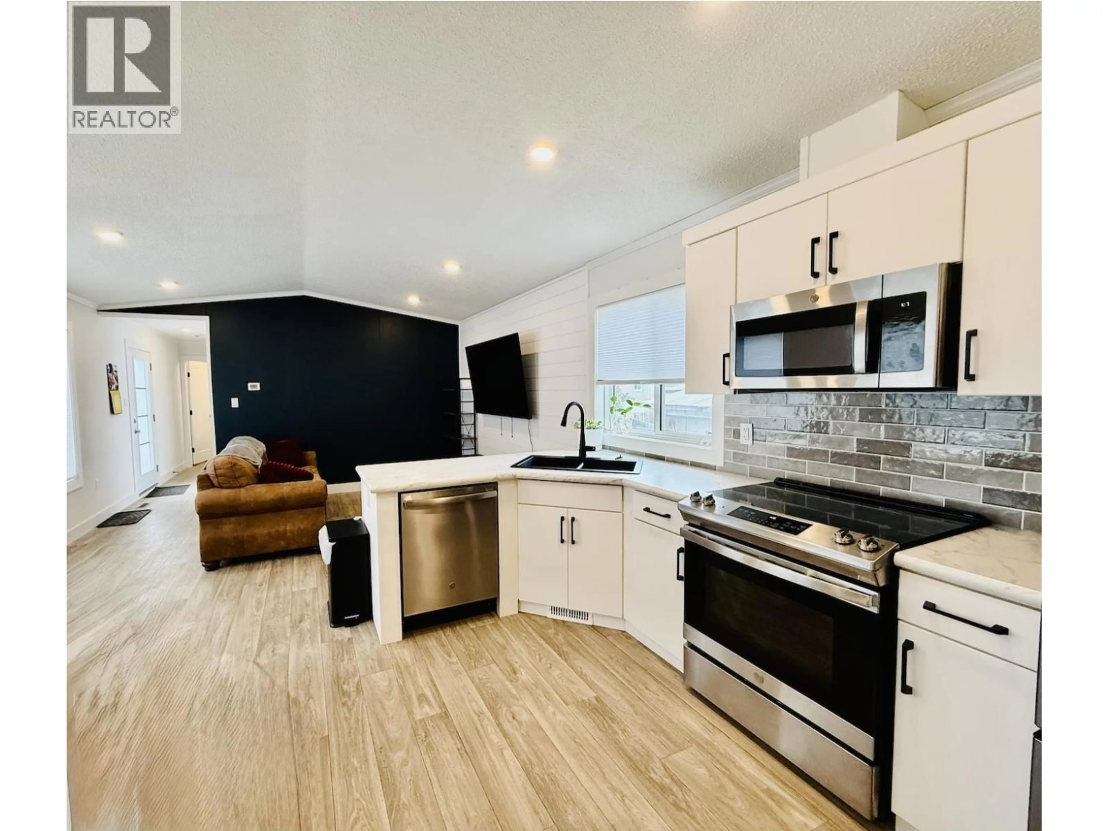 Open concept kitchen, unknown for 89 - 95 LAIDLAW ROAD, Smithers British Columbia V0J2N6