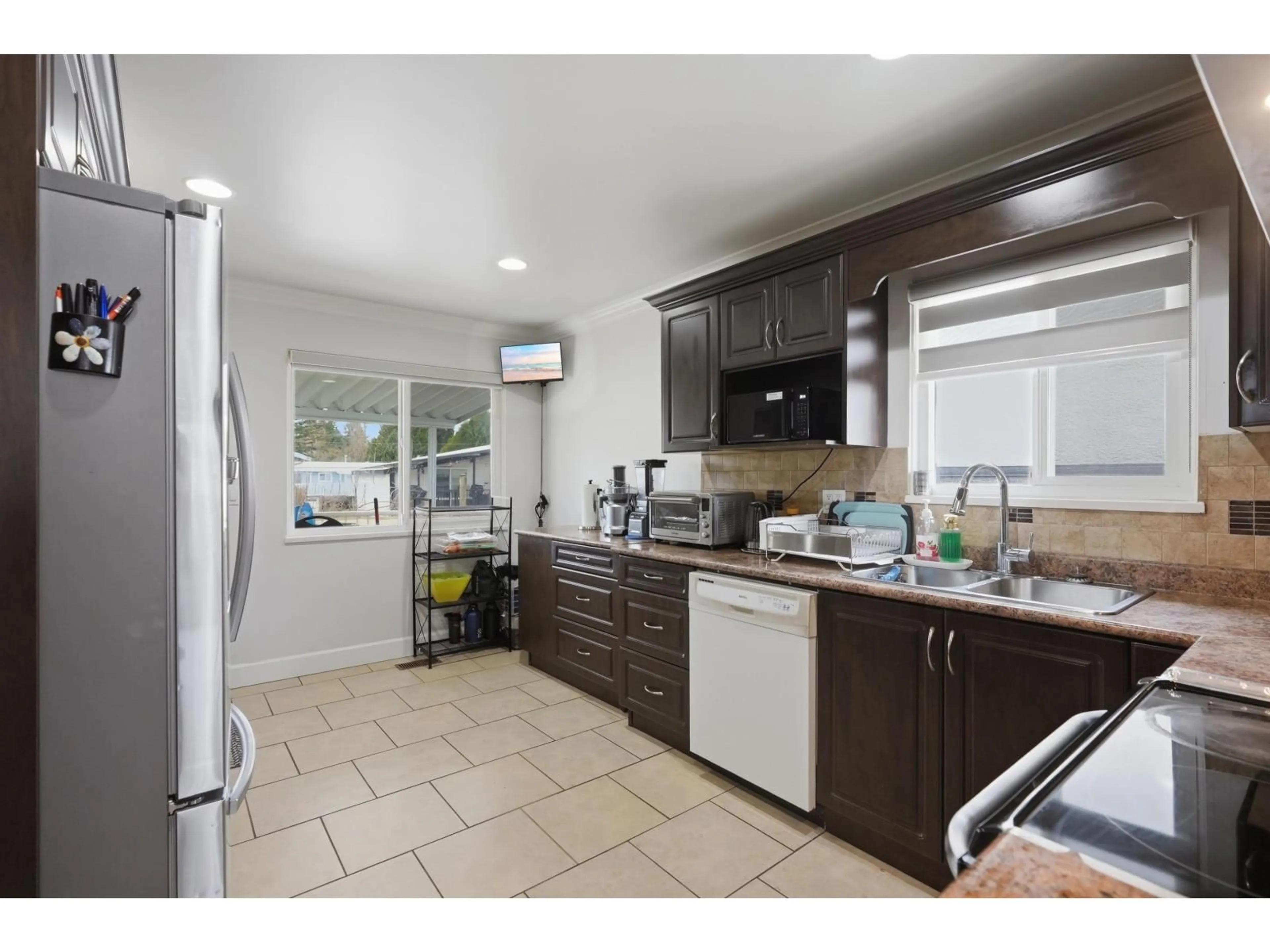 Standard kitchen, ceramic/tile floor for 8081 112 STREET, Delta British Columbia V4C4W4