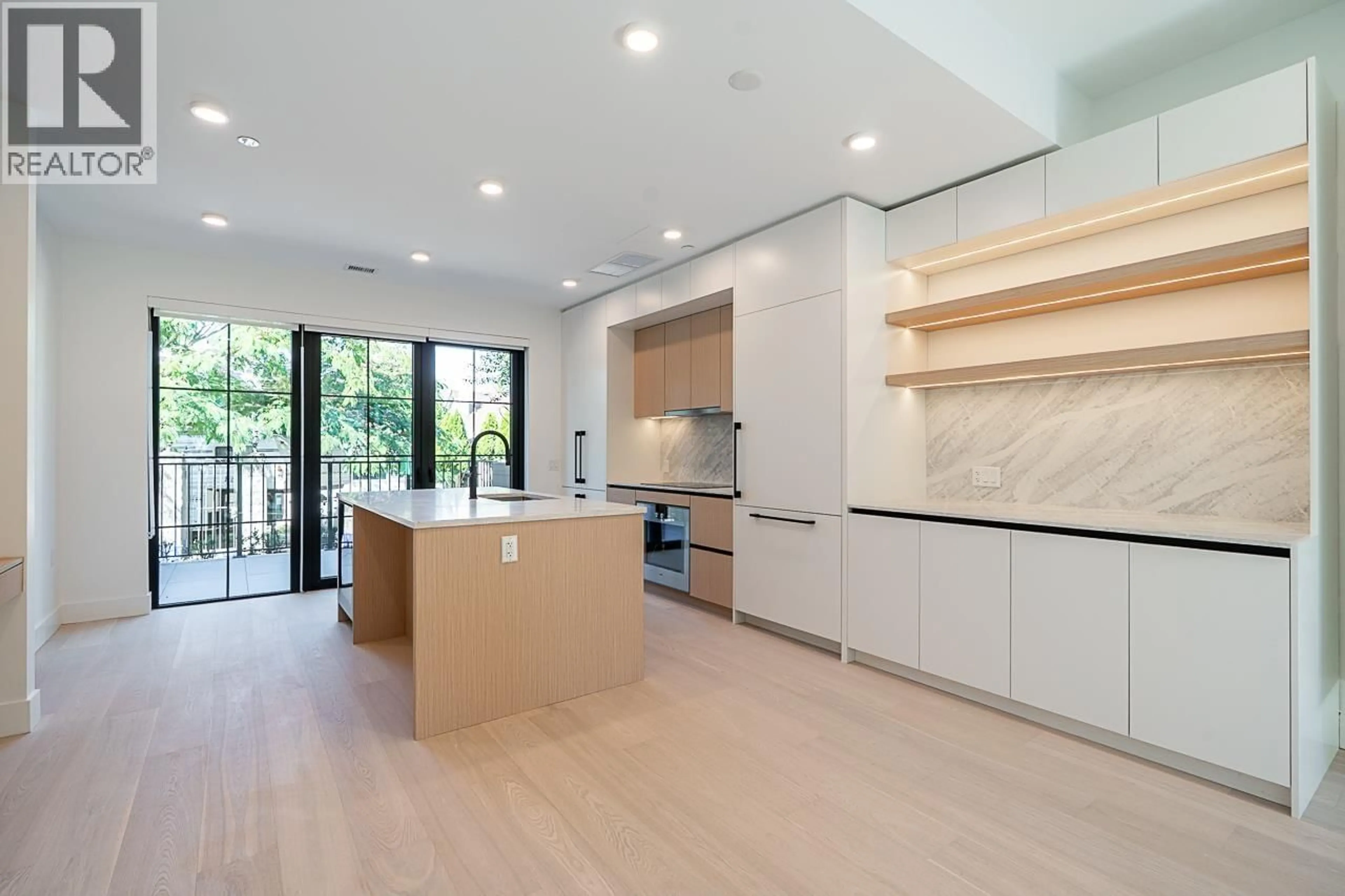 Open concept kitchen, ceramic/tile floor for 107 - 551 28TH AVENUE, Vancouver British Columbia V5Z2H2