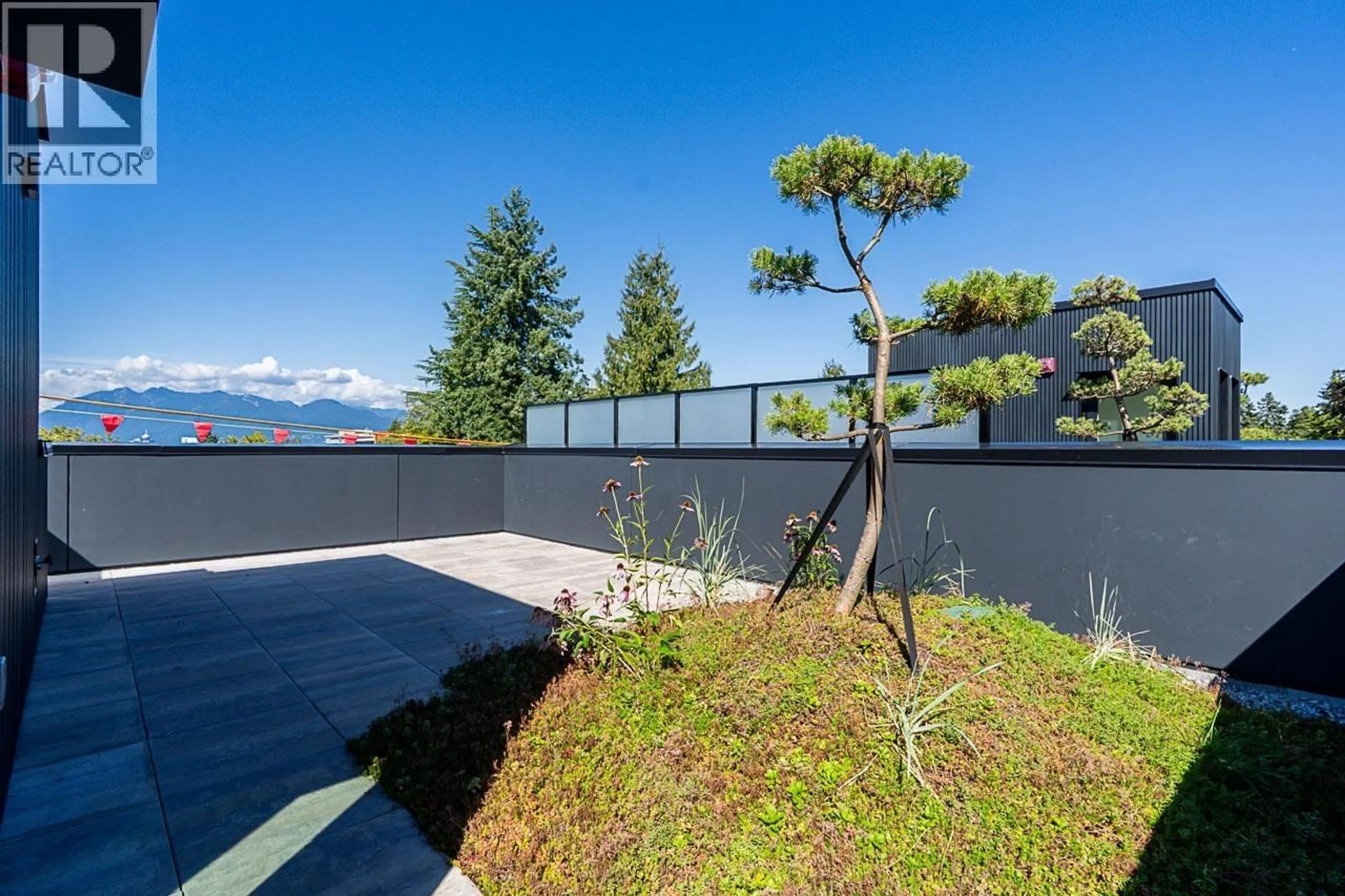 Patio, mountain view for 107 - 551 28TH AVENUE, Vancouver British Columbia V5Z2H2