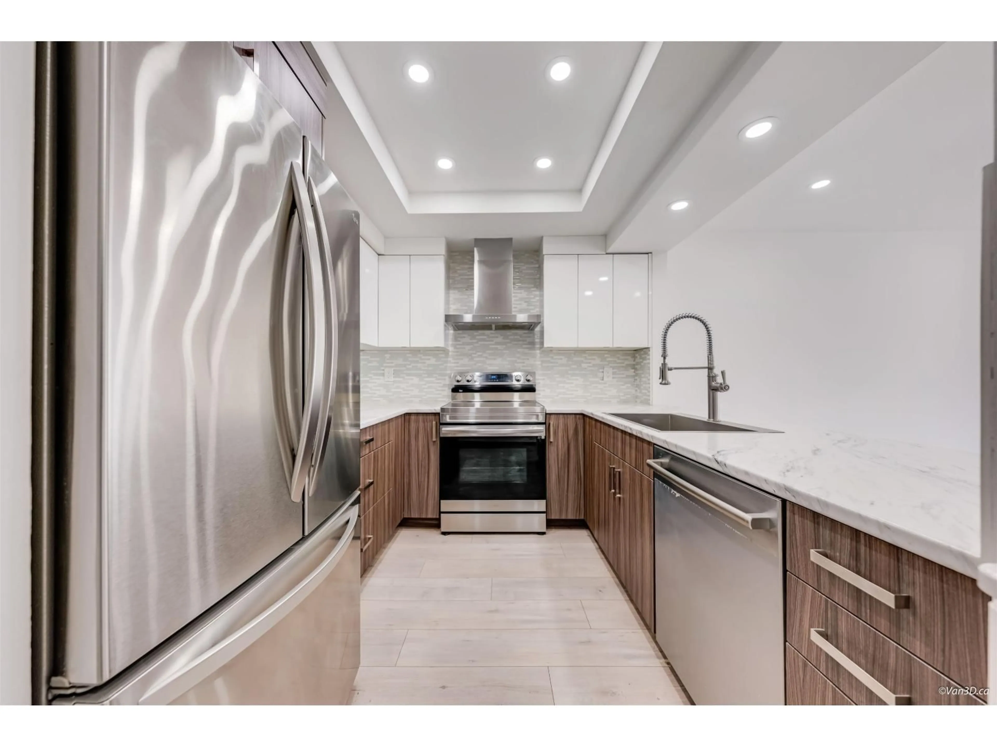 Contemporary kitchen, ceramic/tile floor for 304 - 9635 121 STREET, Surrey British Columbia V3V7L8