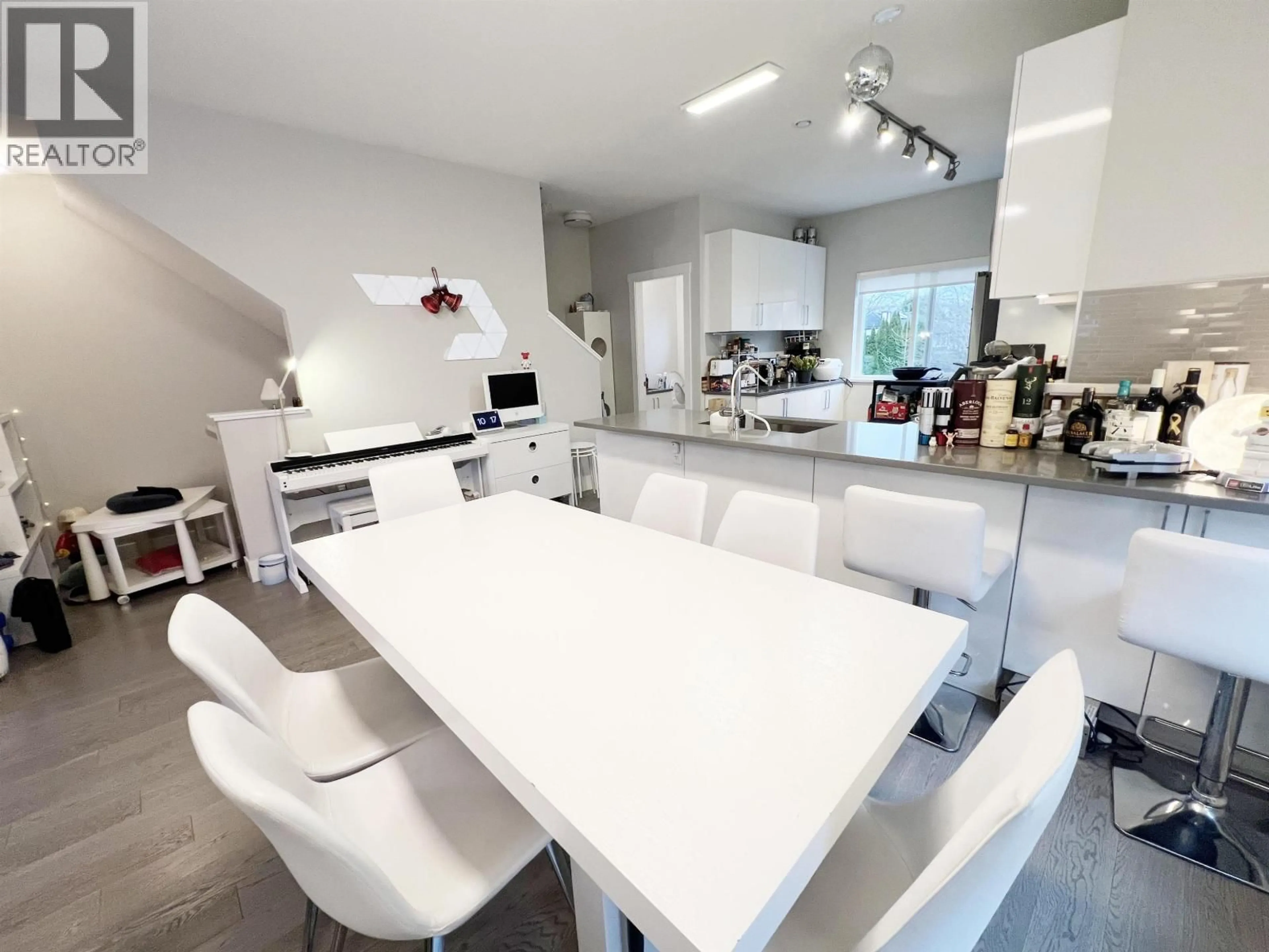 Contemporary kitchen, unknown for 33 - 22600 GILLEY ROAD, Richmond British Columbia V6V1E4