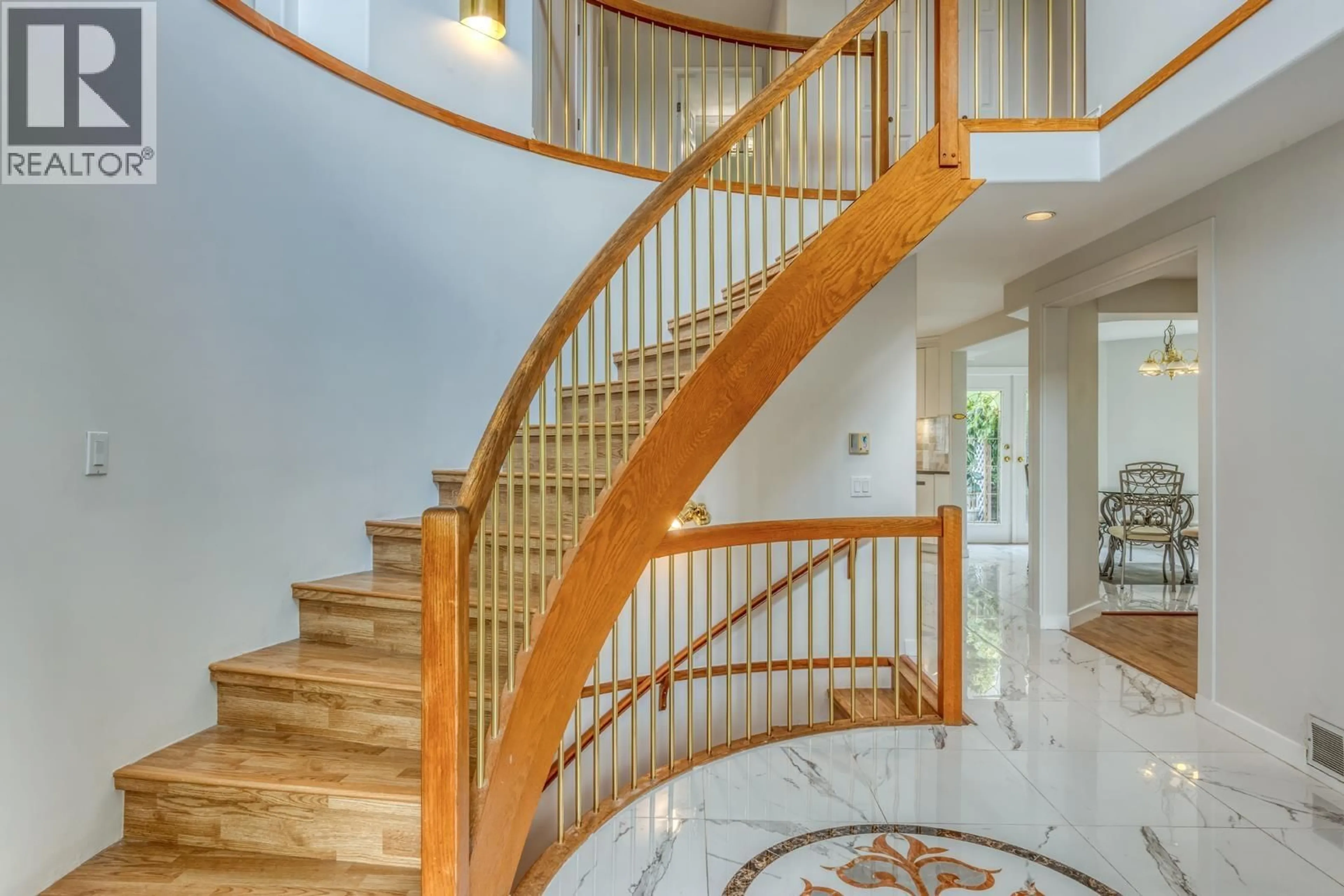 Stairs for 104 RAVINE DRIVE, Port Moody British Columbia V3H4T8