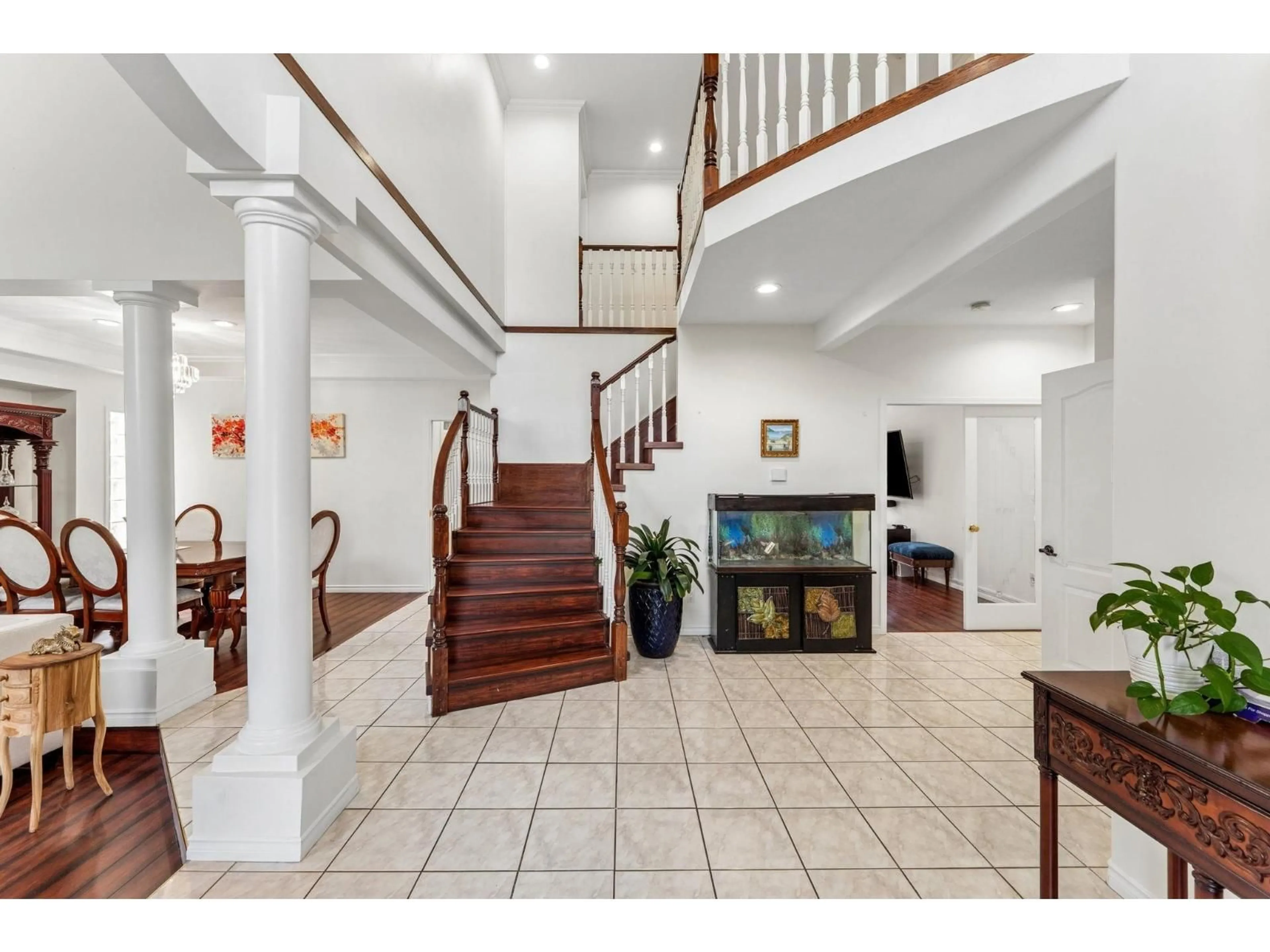 Indoor foyer for 5933 137A STREET, Surrey British Columbia V3X3K9