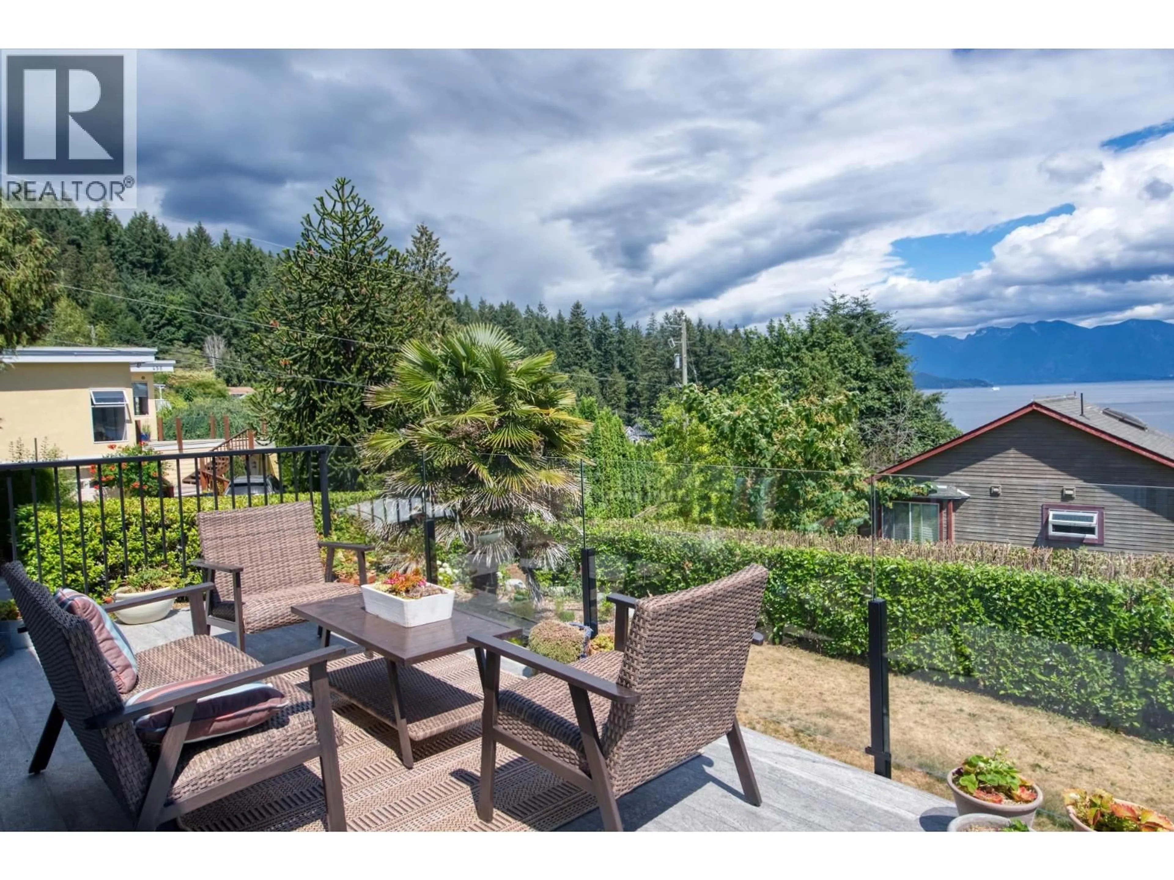 Patio, mountain view for 798 FISHER ROAD, Gibsons British Columbia V0N1V1