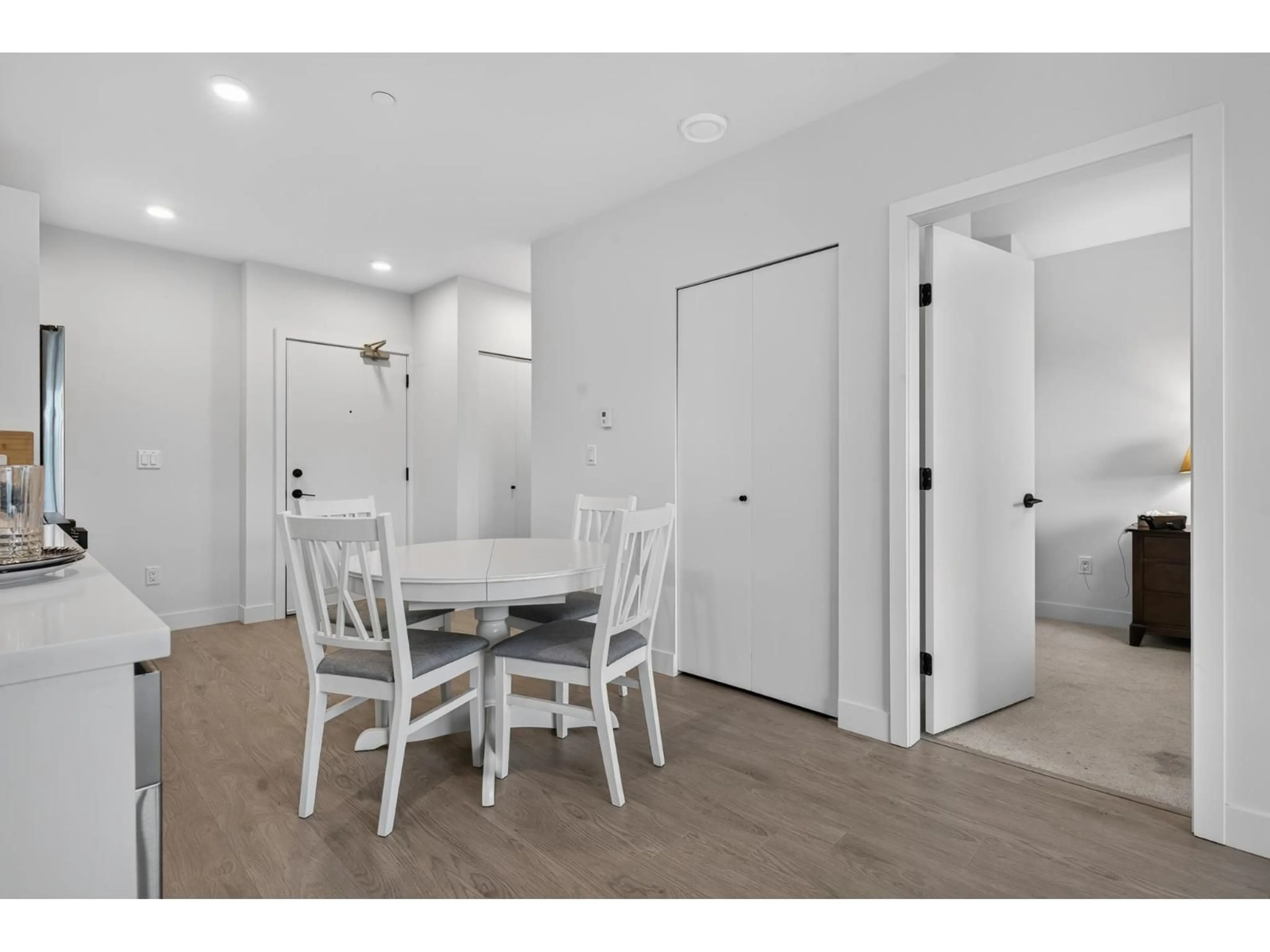 Dining room, wood/laminate floor for 603 - 13238 105 AVENUE, Surrey British Columbia V3T0W1