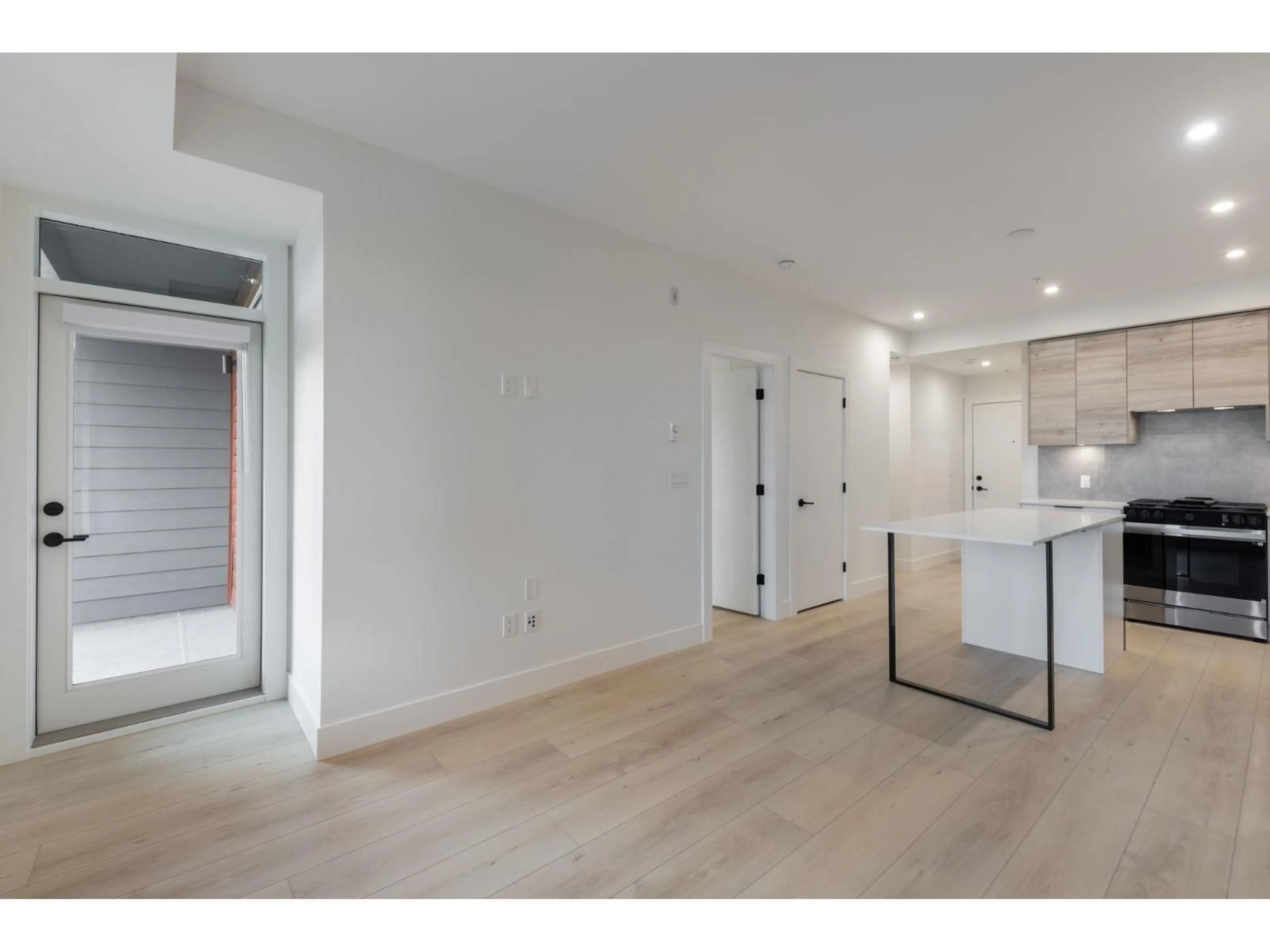A pic of a room for 612 - 30494 CARDINAL AVENUE, Abbotsford British Columbia V2V4J1
