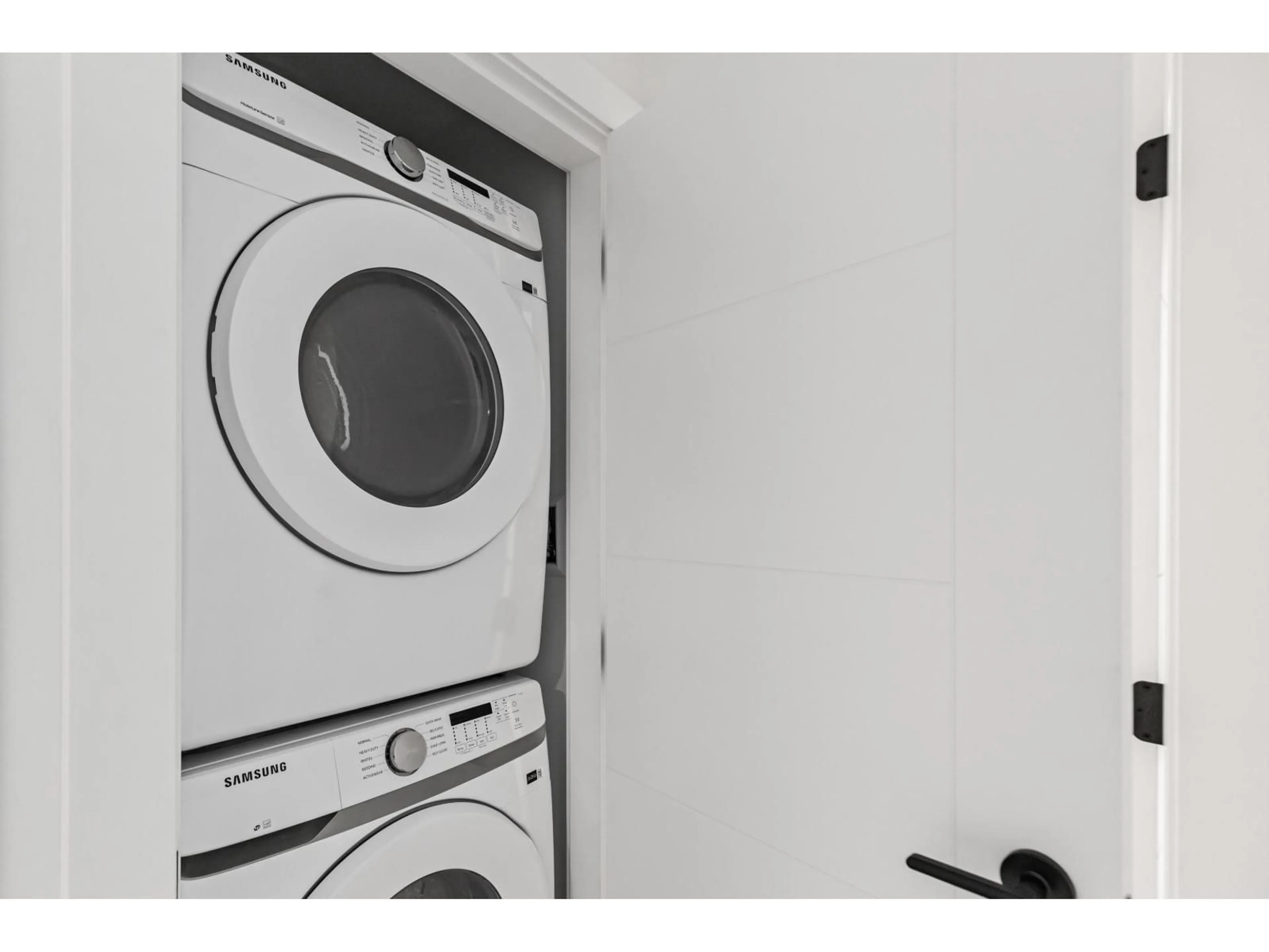 Laundry room for 612 - 30494 CARDINAL AVENUE, Abbotsford British Columbia V2V4J1