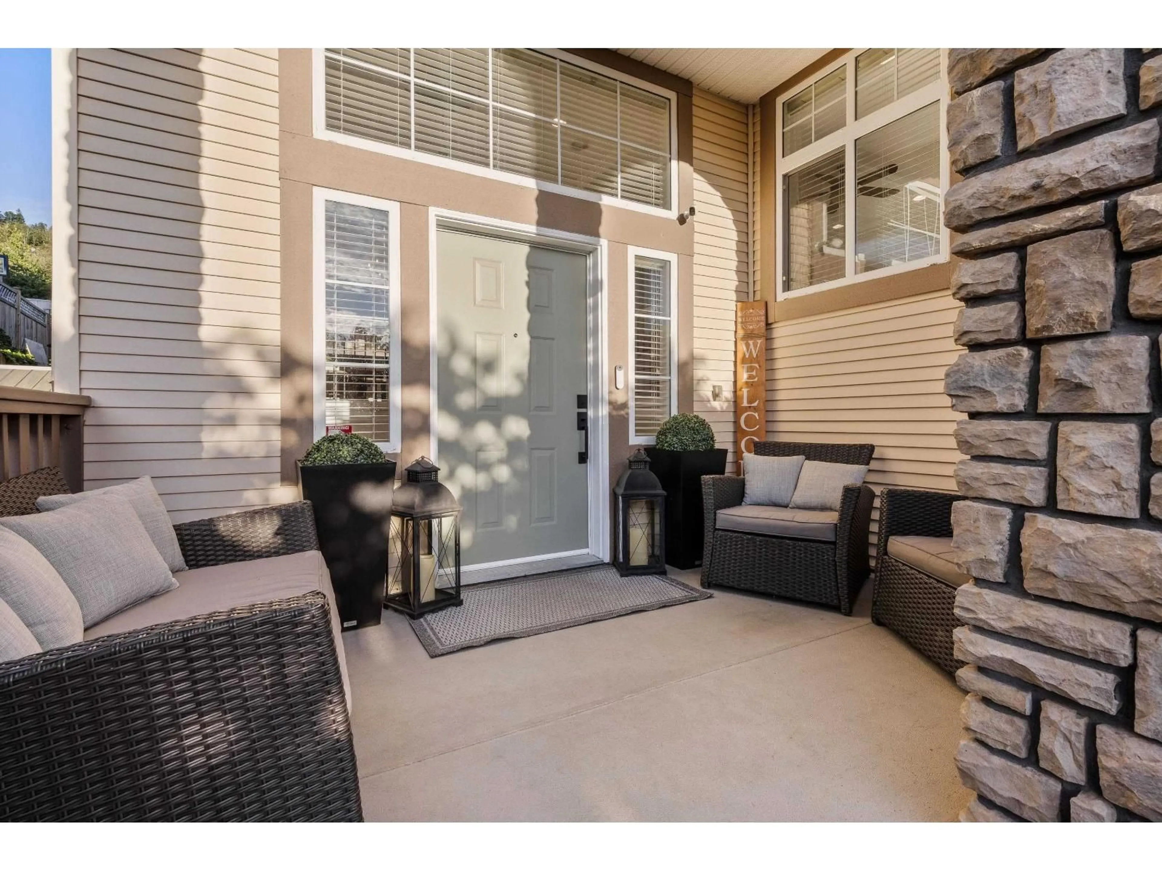 Patio, street for 3382 APPLEWOOD DRIVE, Abbotsford British Columbia V3G3E1