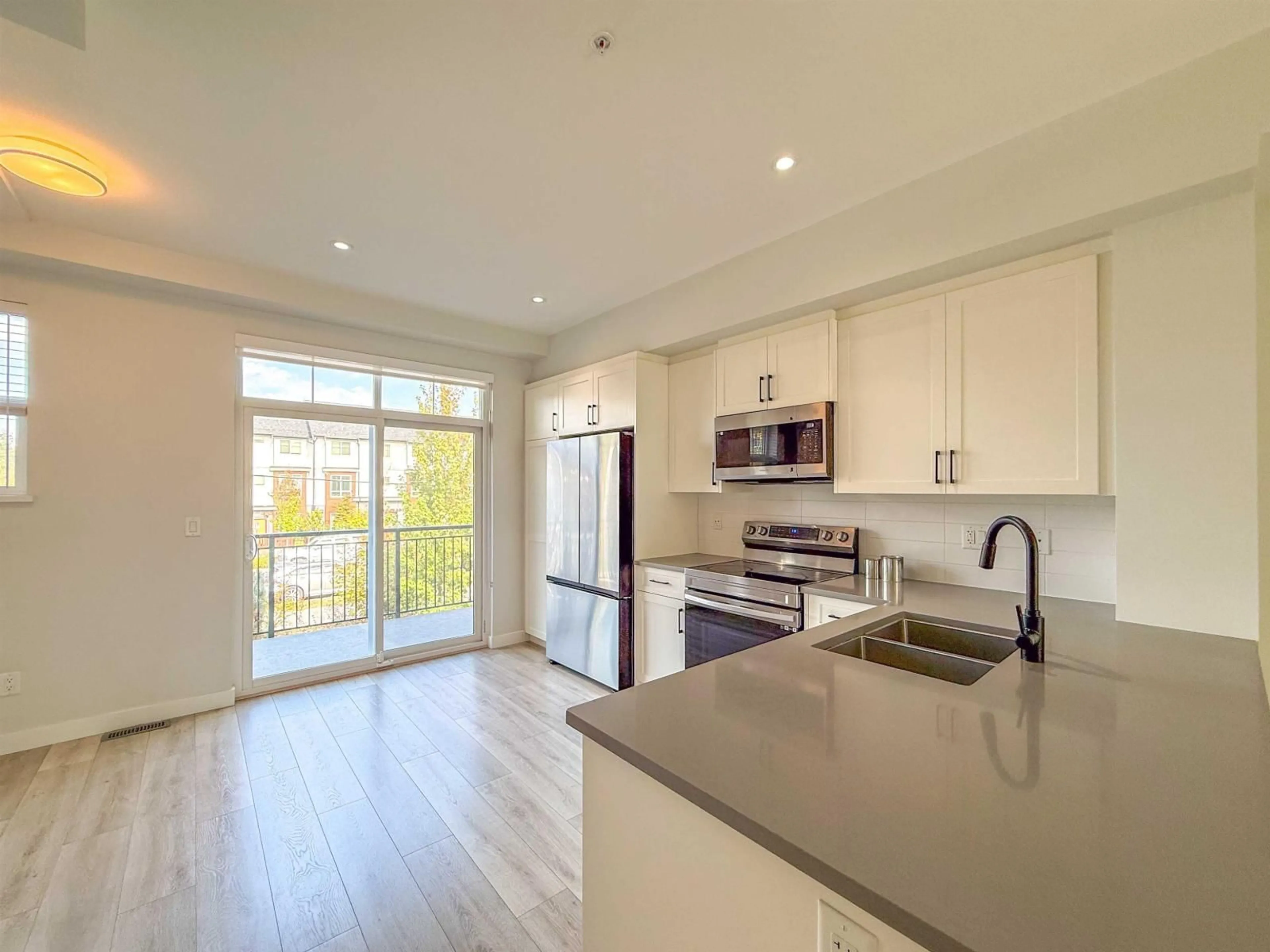 Open concept kitchen, wood/laminate floor for 145 - 20180 84 AVENUE, Langley British Columbia V2Y3N5