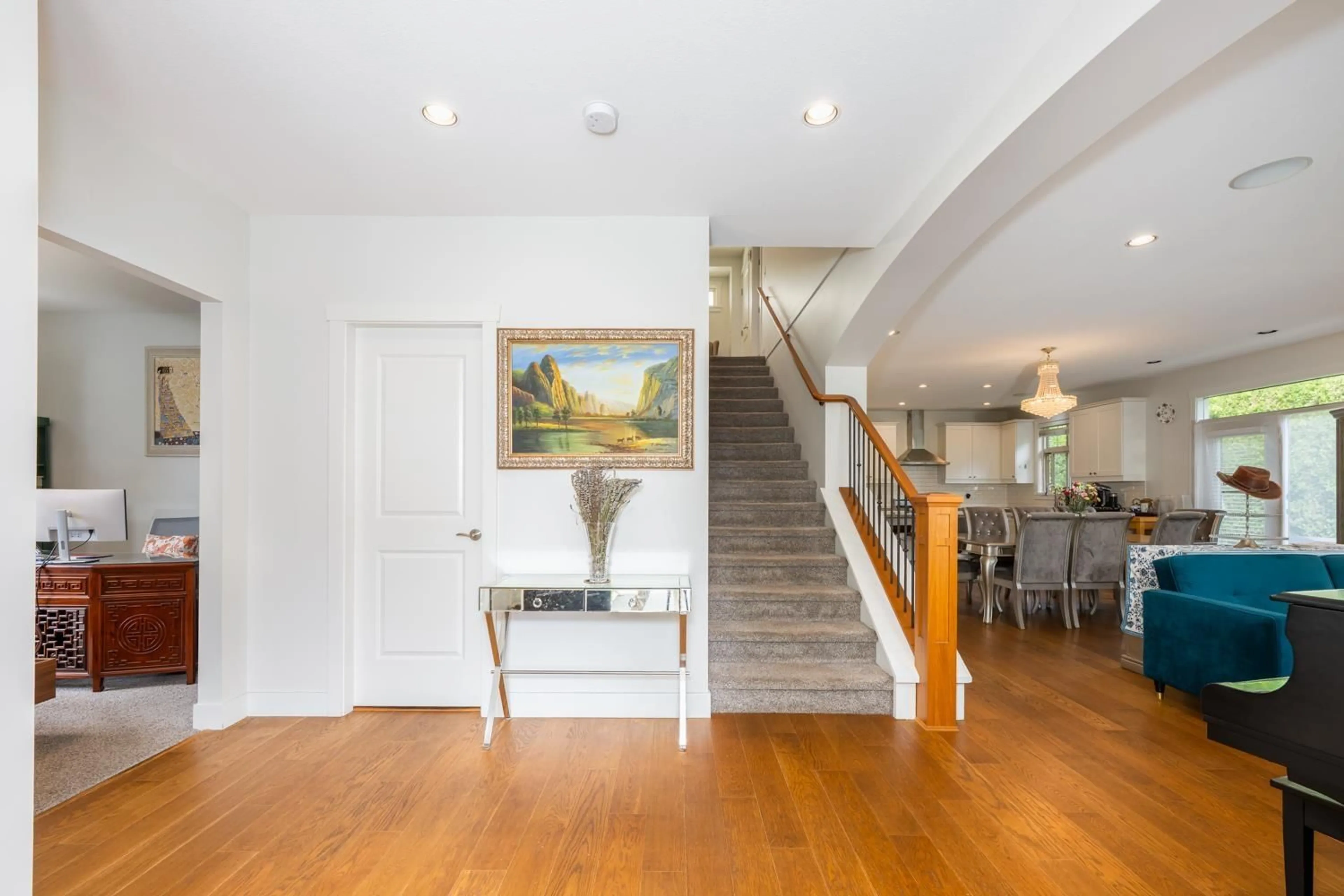 Indoor foyer for 18 - 15885 26 AVENUE, Surrey British Columbia V3Z8L3