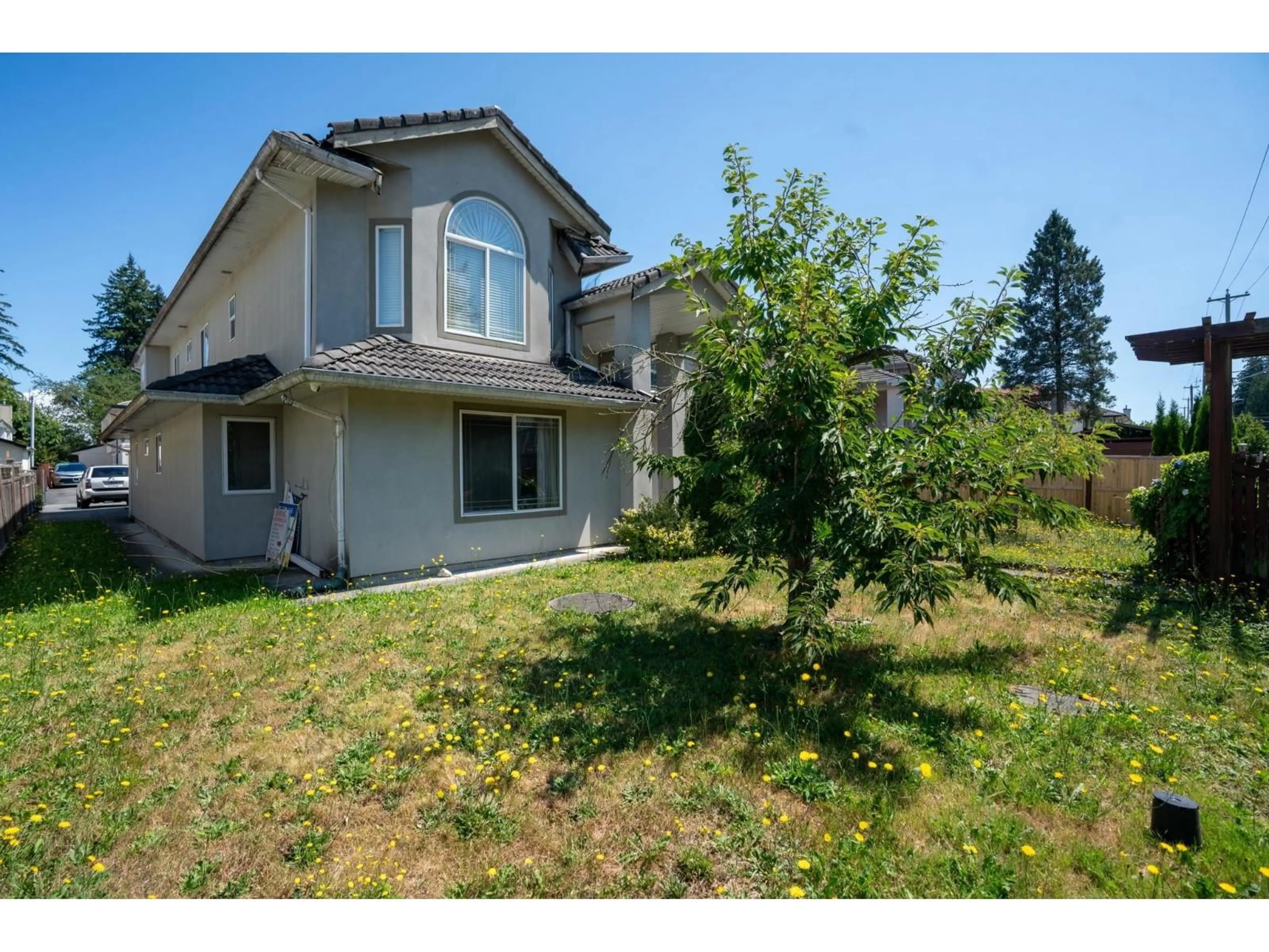 A pic from outside/outdoor area/front of a property/back of a property/a pic from drone, mountain view for 6550 128 STREET, Surrey British Columbia V3W4C6