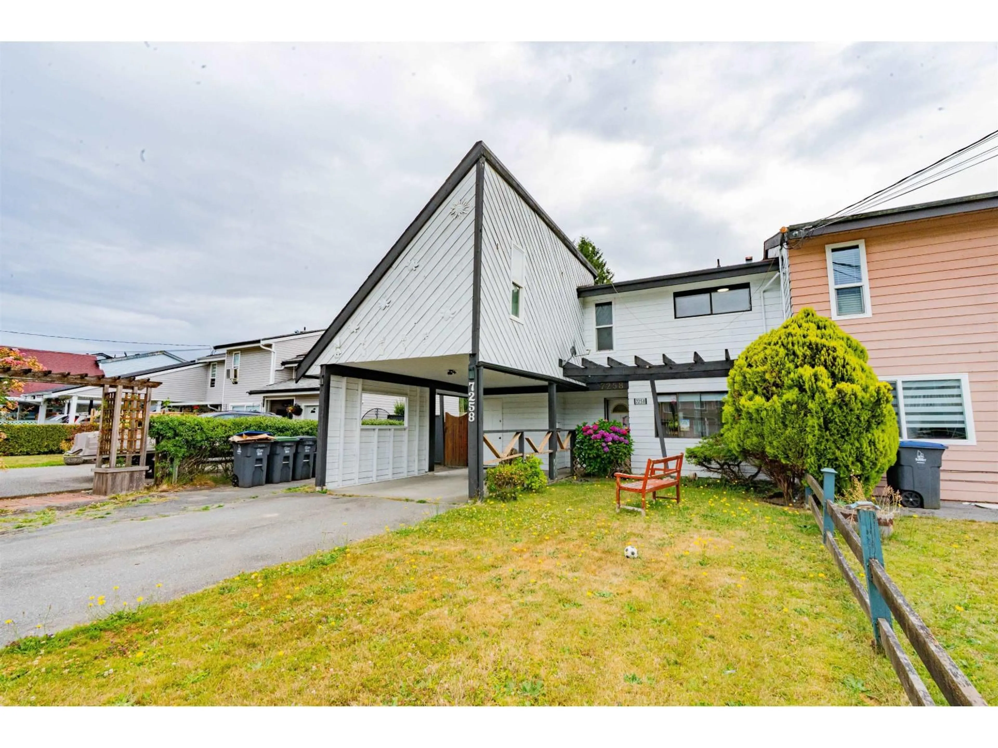 A pic from outside/outdoor area/front of a property/back of a property/a pic from drone, street for 7258 130 STREET, Surrey British Columbia V3W6E8
