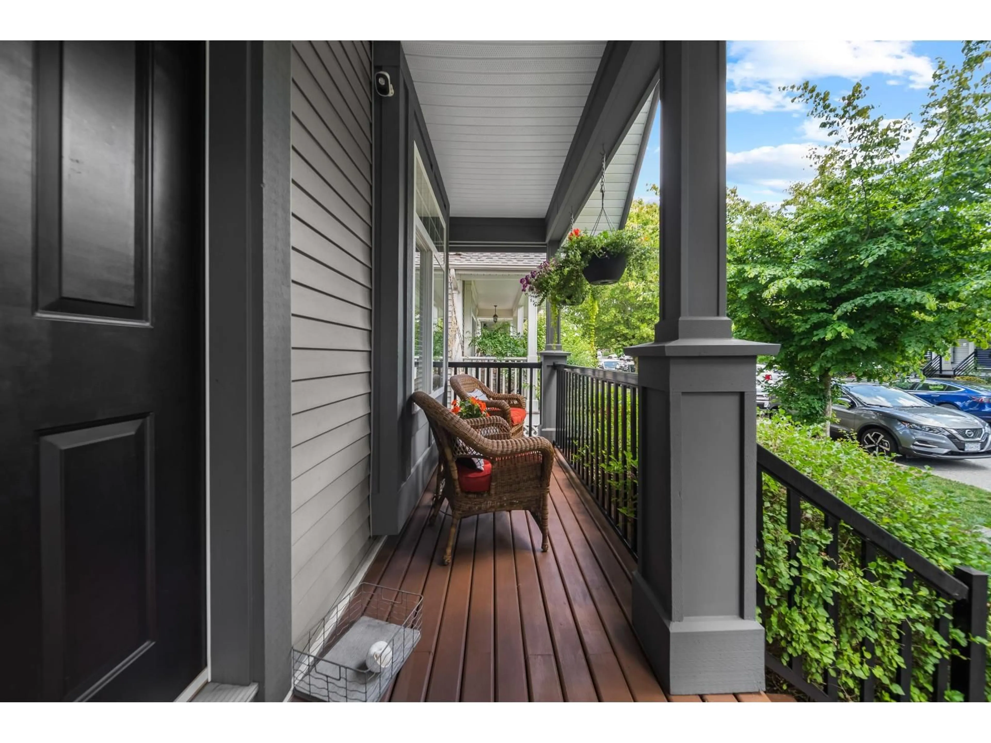 Indoor entryway for 18565 67 AVENUE, Surrey British Columbia V3S1Z1