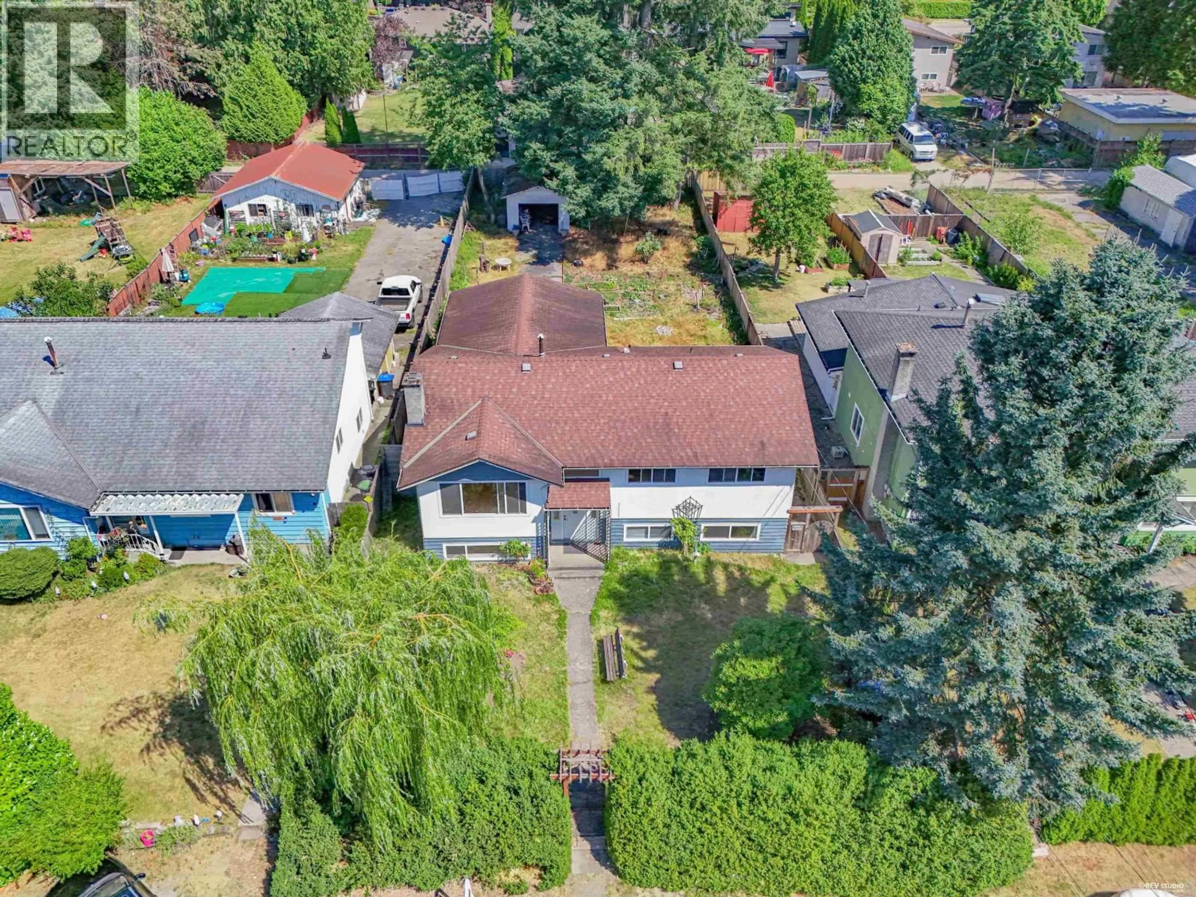 A pic from outside/outdoor area/front of a property/back of a property/a pic from drone, street for 1749 DORSET AVENUE, Port Coquitlam British Columbia V3B2A3