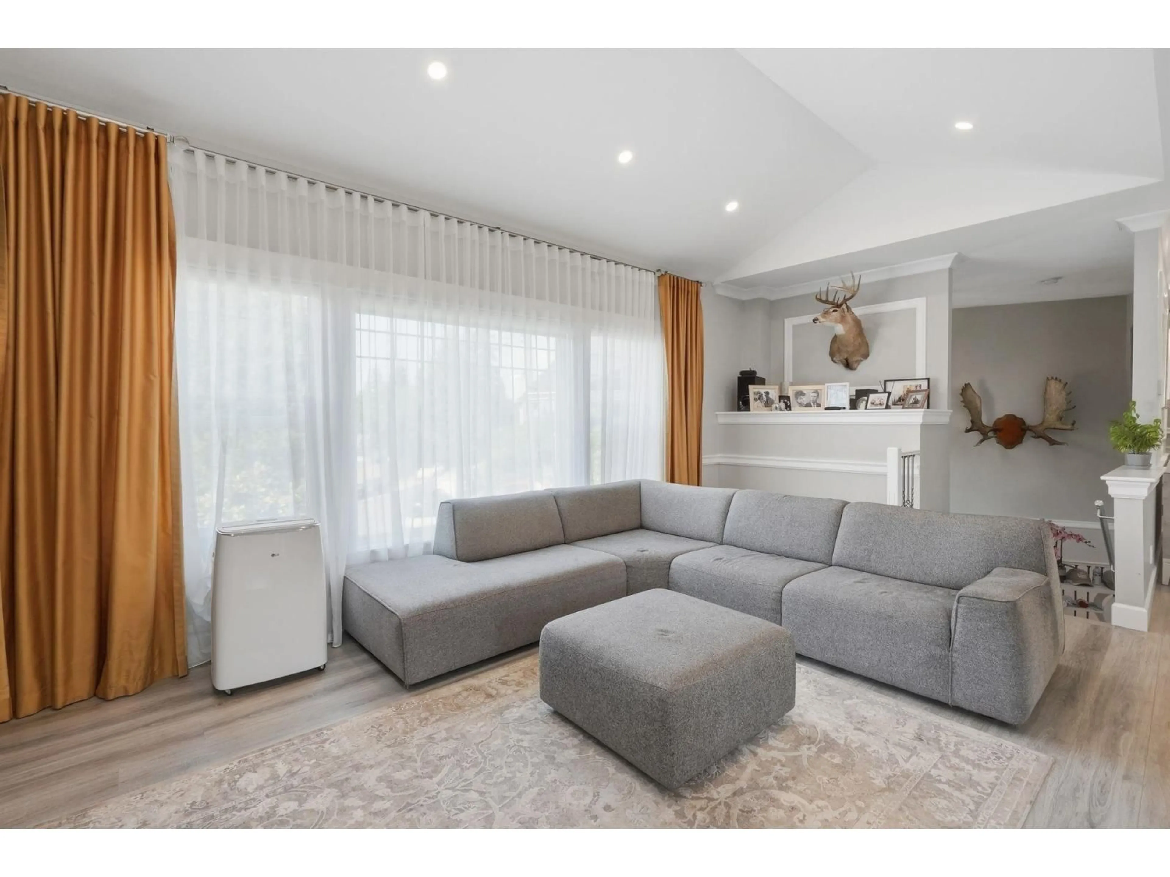 Living room with furniture, unknown for 11554 92A AVENUE, Delta British Columbia V4C3M7