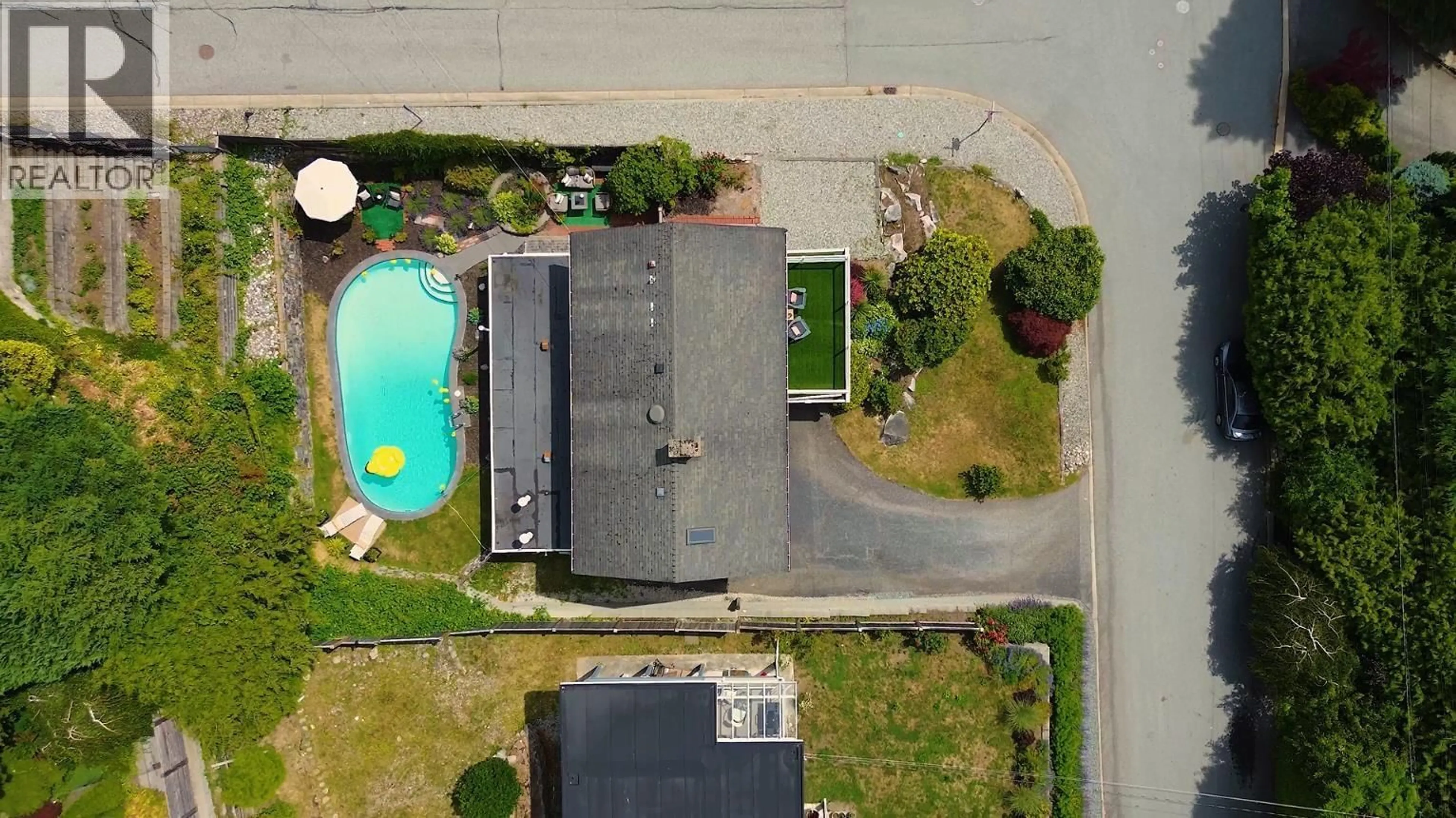 A pic from outside/outdoor area/front of a property/back of a property/a pic from drone, unknown for 442 MONTERAY AVENUE, North Vancouver British Columbia V7N3G2