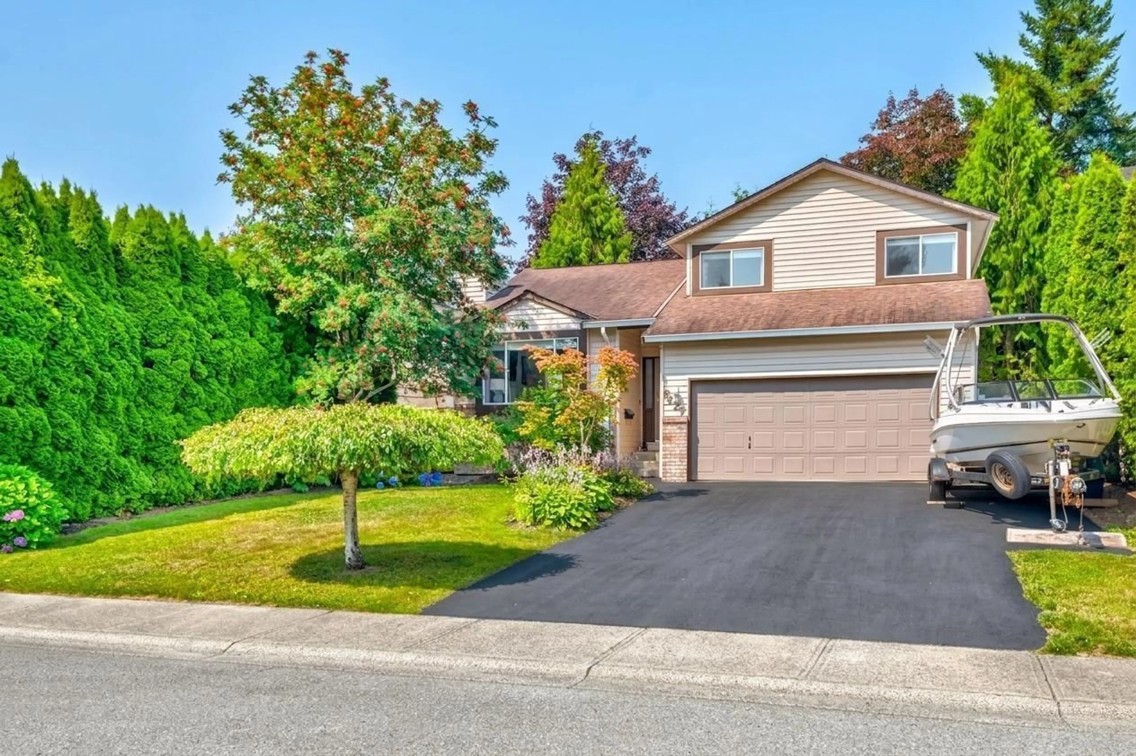 Home with vinyl exterior material, street for 9427 214 STREET, Langley British Columbia V1M1L5