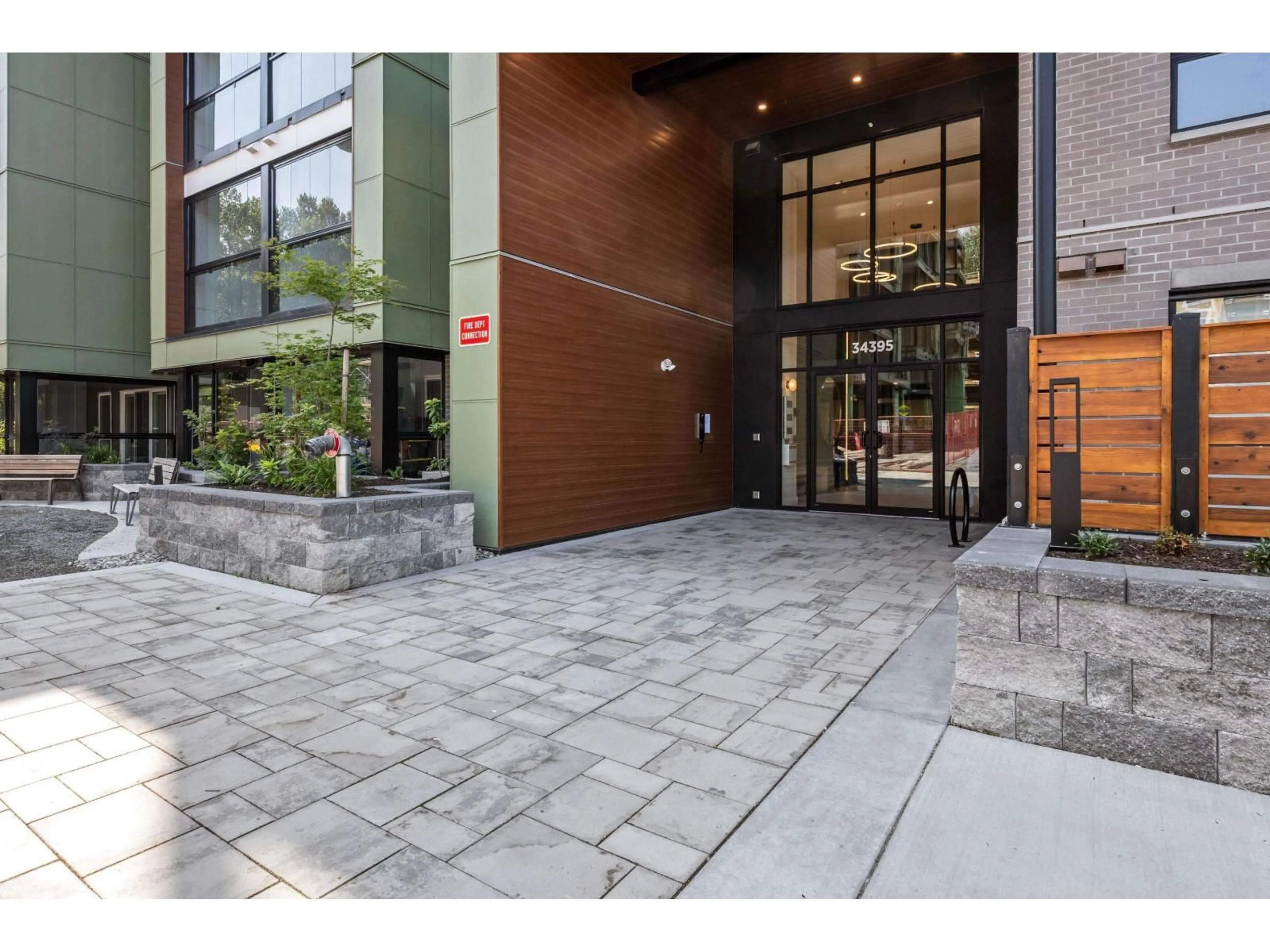 Indoor foyer for 309 - 34395 GLADYS AVENUE, Abbotsford British Columbia V2S0R4