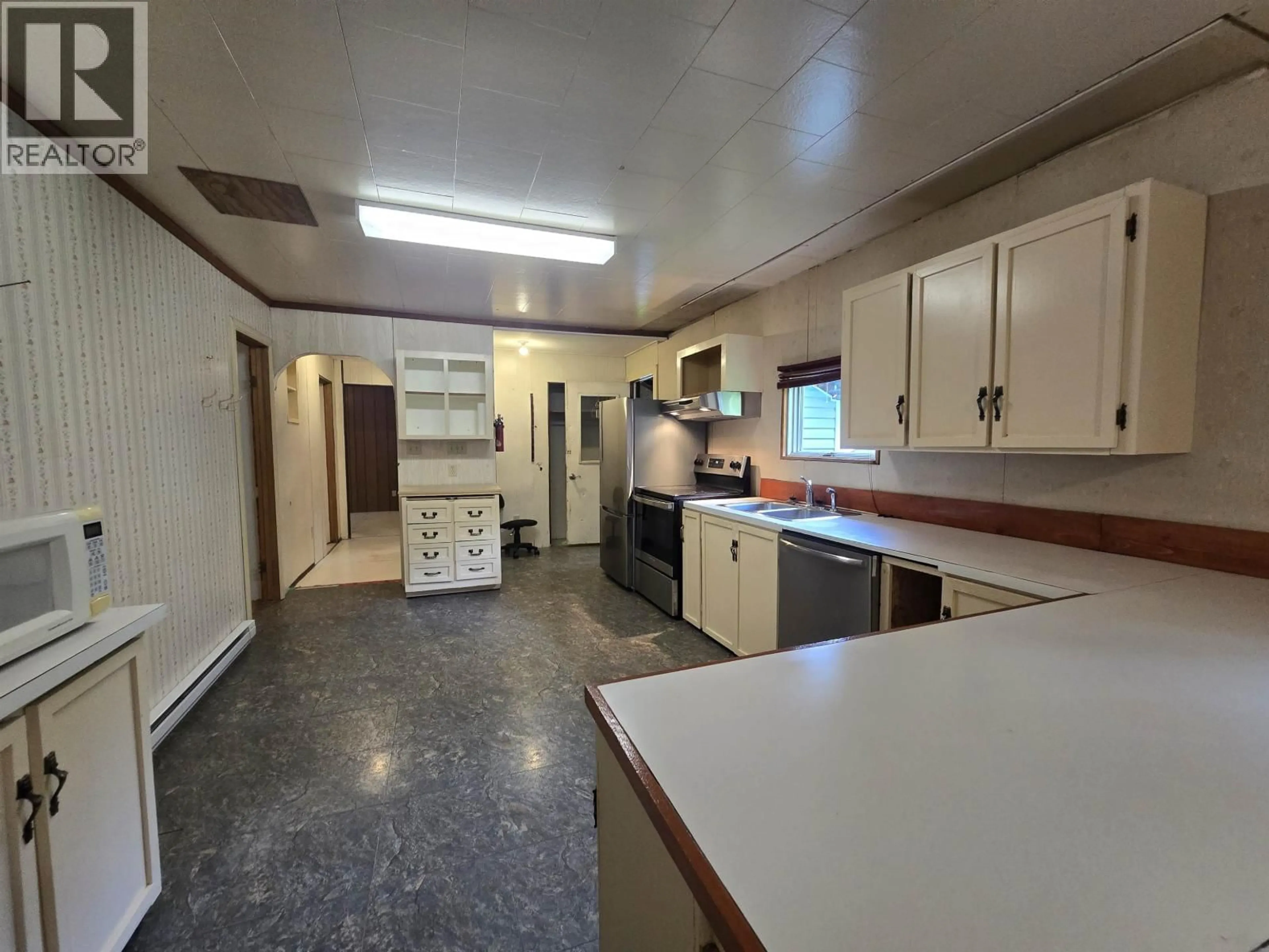 Standard kitchen, unknown for 894 BARKERVILLE HIGHWAY, Quesnel British Columbia V2J6S6
