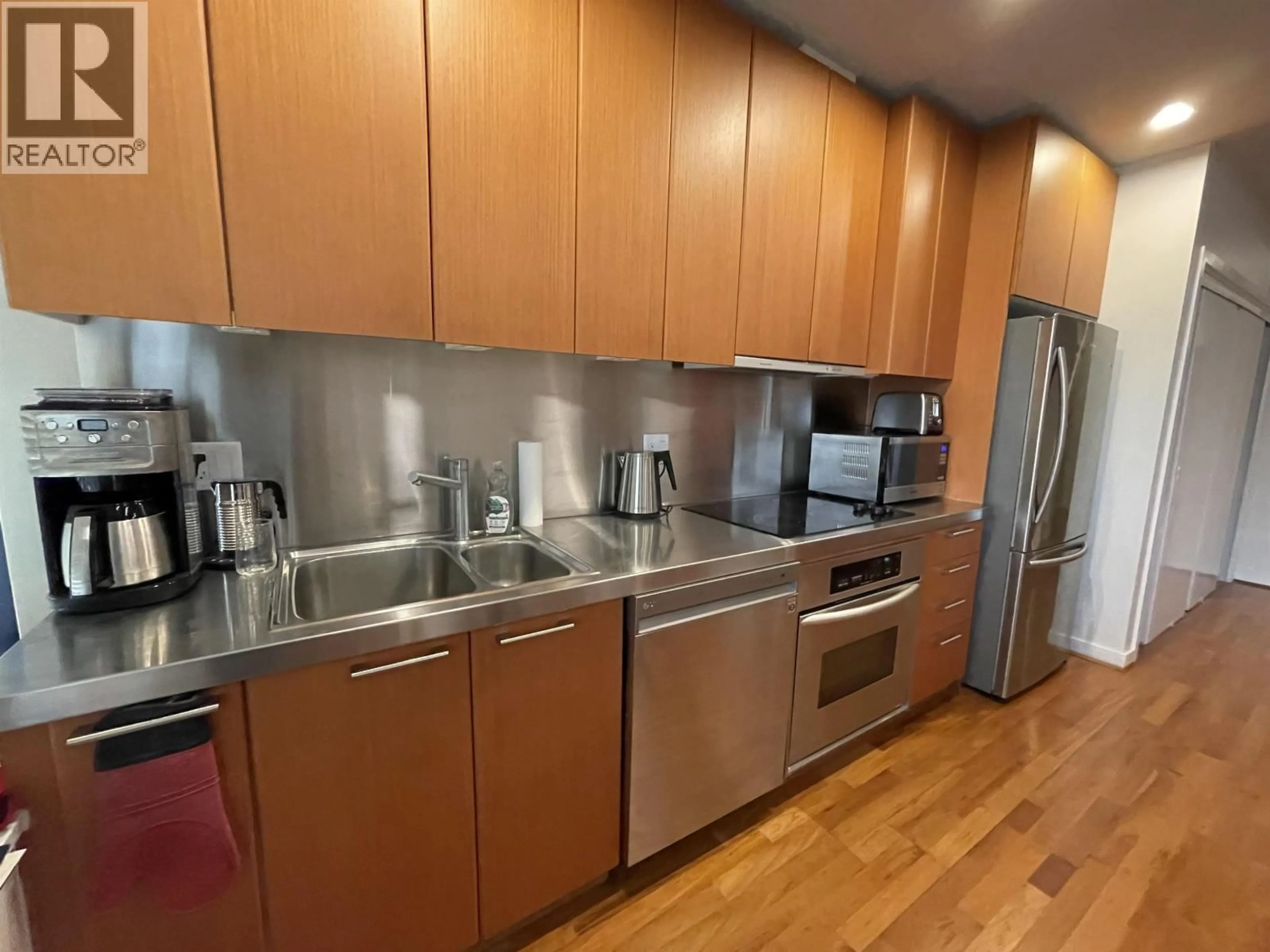 Standard kitchen, wood/laminate floor for 1304 - 1333 GEORGIA STREET, Vancouver British Columbia V6E4V3