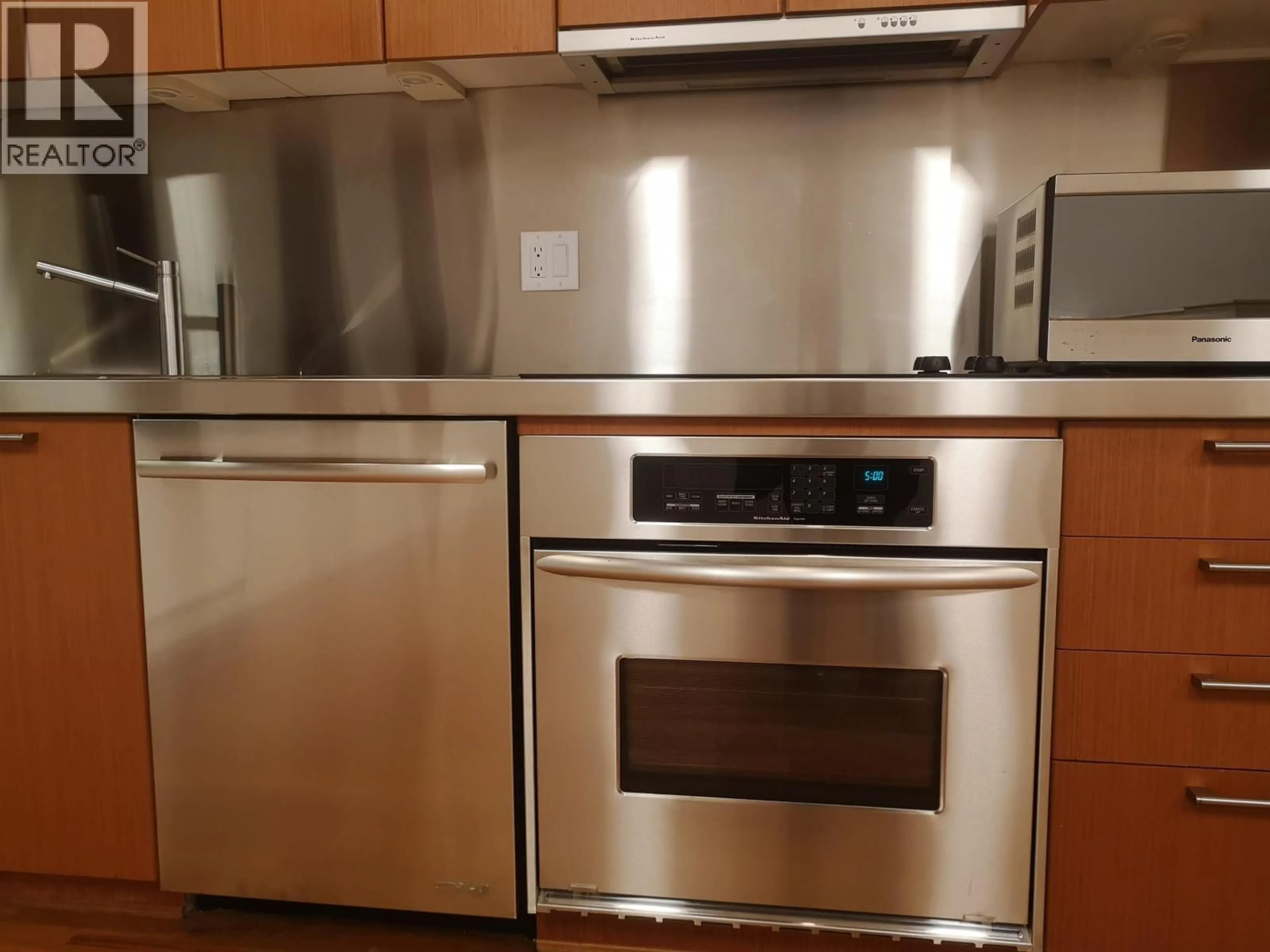 Standard kitchen, unknown for 1304 - 1333 GEORGIA STREET, Vancouver British Columbia V6E4V3