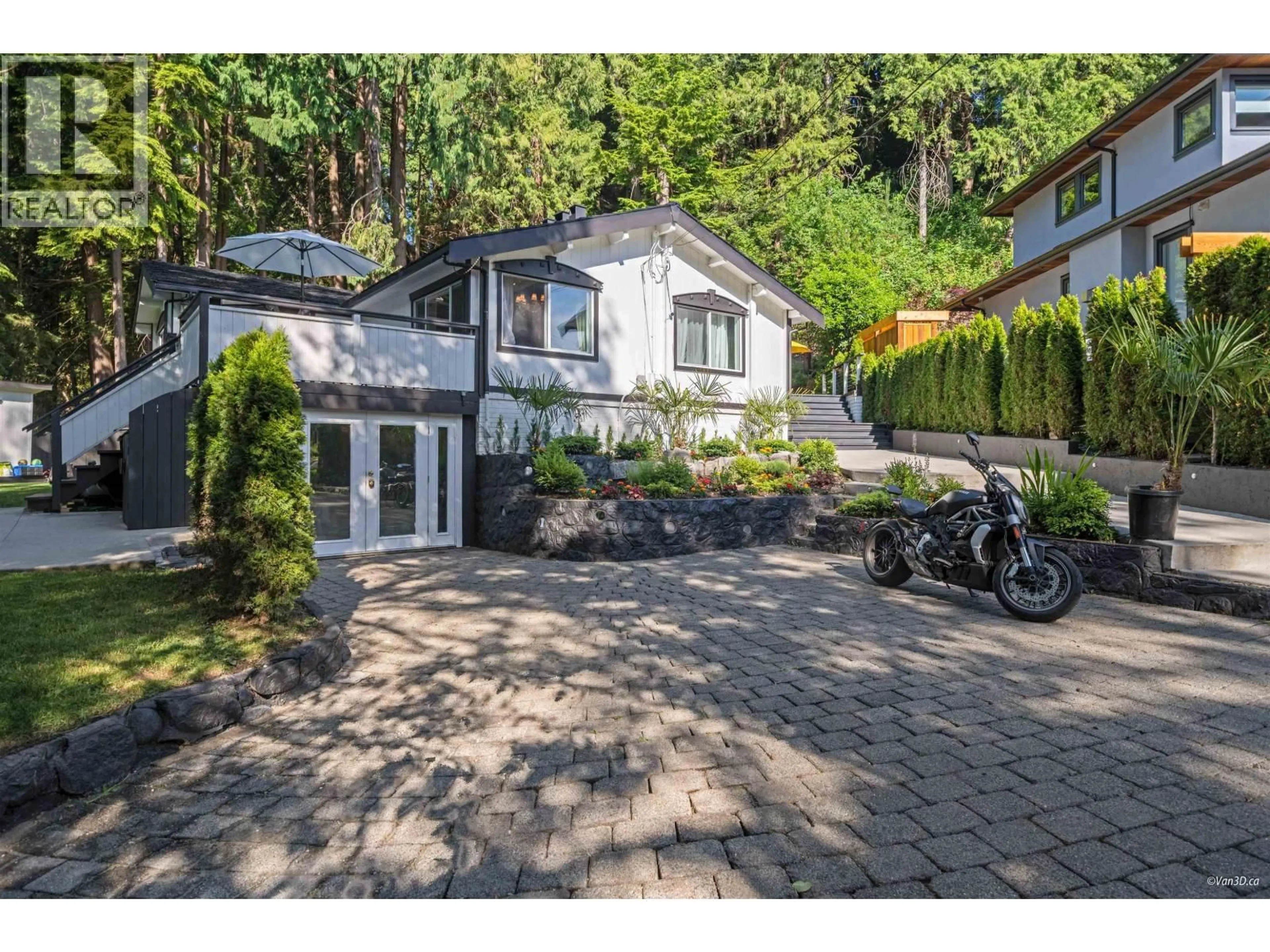 Unknown for 3870 EMERALD DRIVE, North Vancouver British Columbia V7R3B8